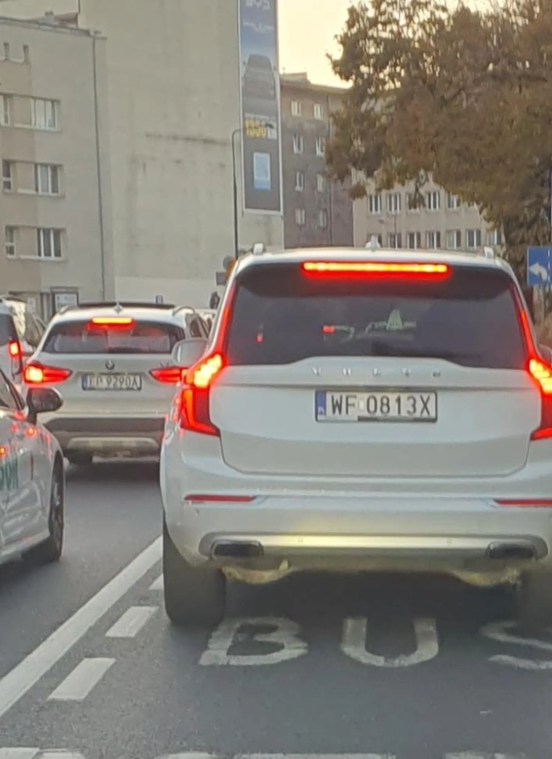 Kilka km jazdy buspasem mimo braku uprawnień.