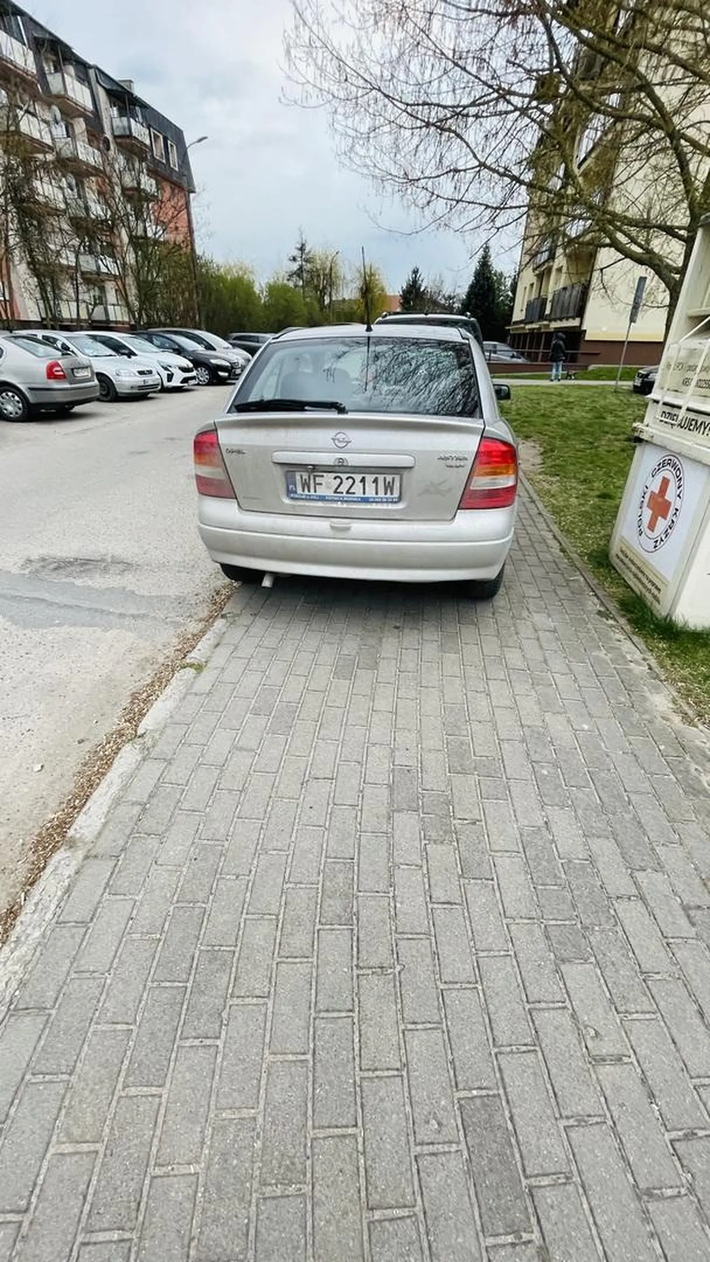 Mam wszystko w dup…e i parkuje sobie chodniku …