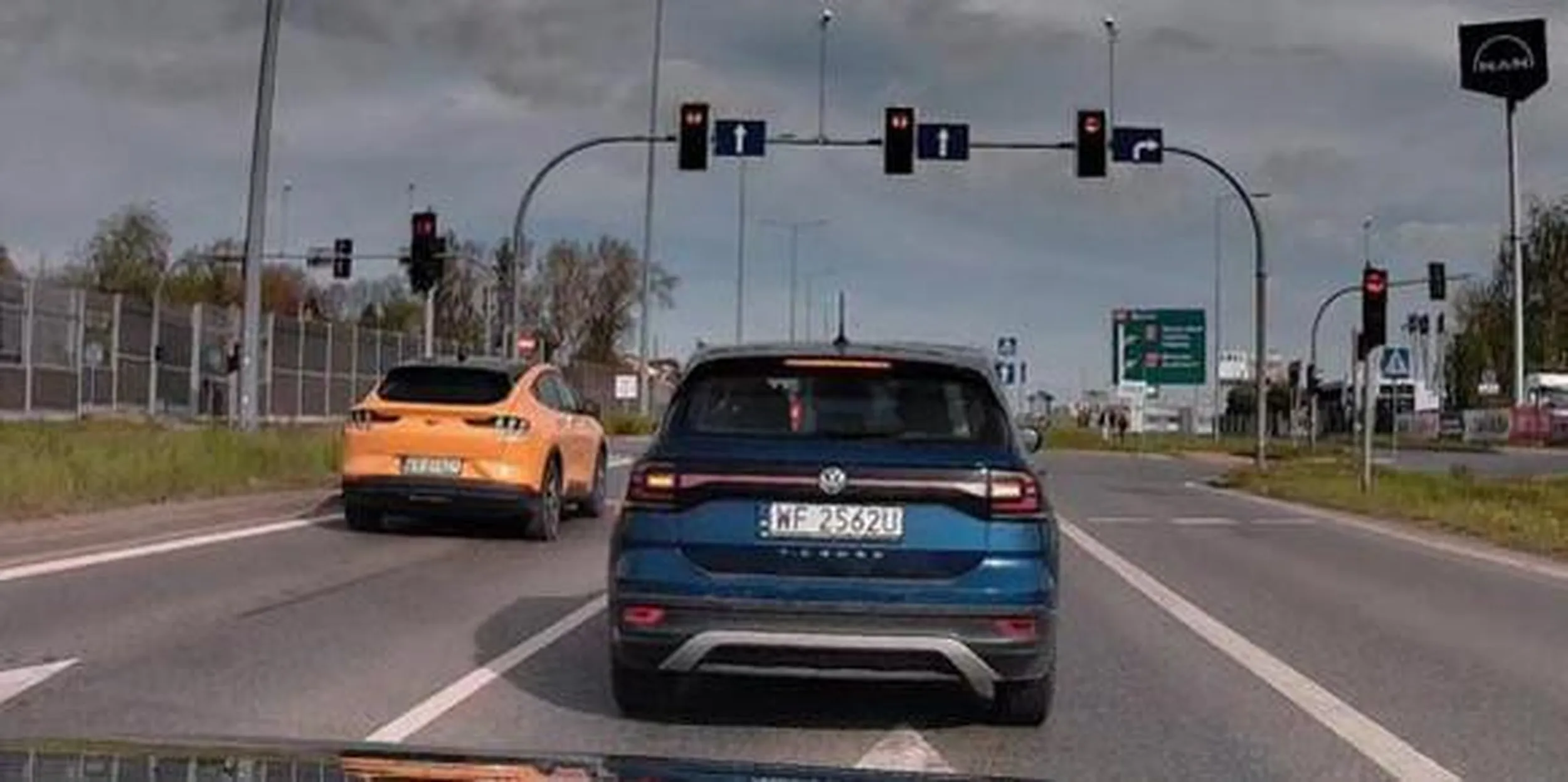 nie wiem czy wymusiłeś pierwszeństwo bo jesteś głąbem, czy nawet jesteś tego nieświadomy bo nie ogarniasz co się dzieje dookoła