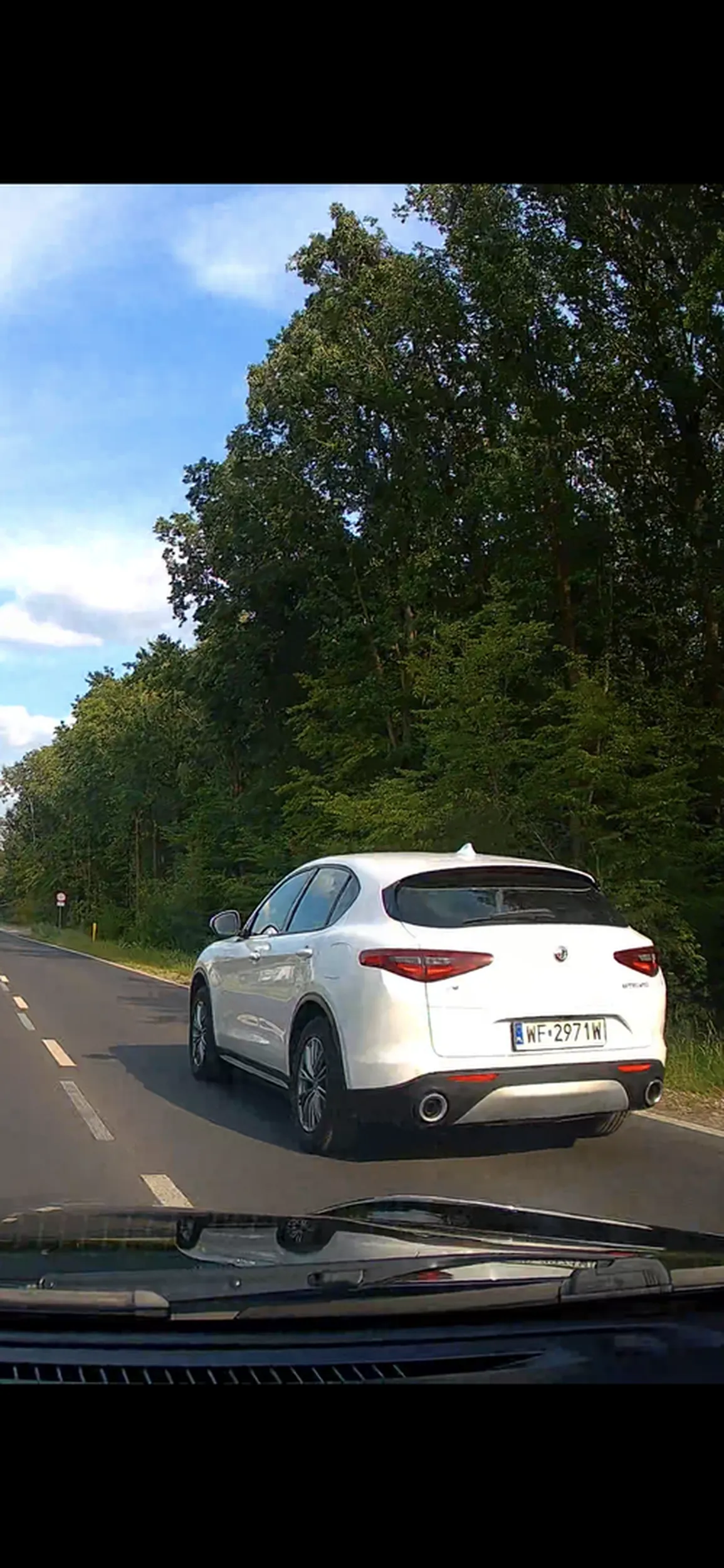 Przyspiesza/utrudnia wyprzedzanie