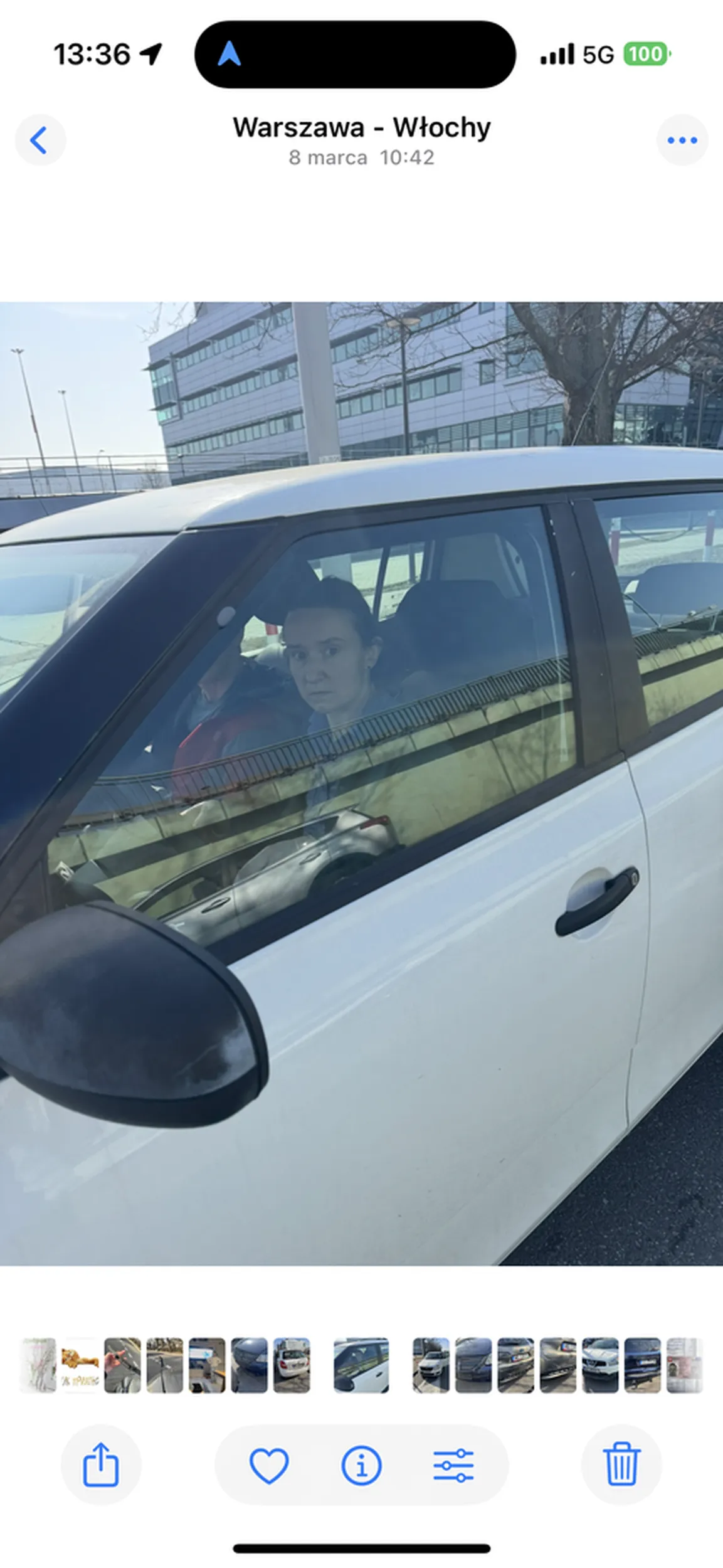 Kierująca przekroczyła linię ciągłą, a następnie gwałtownie zahamowała, czym doprowadziła do kolizji dwóch + trzech pojazdów.