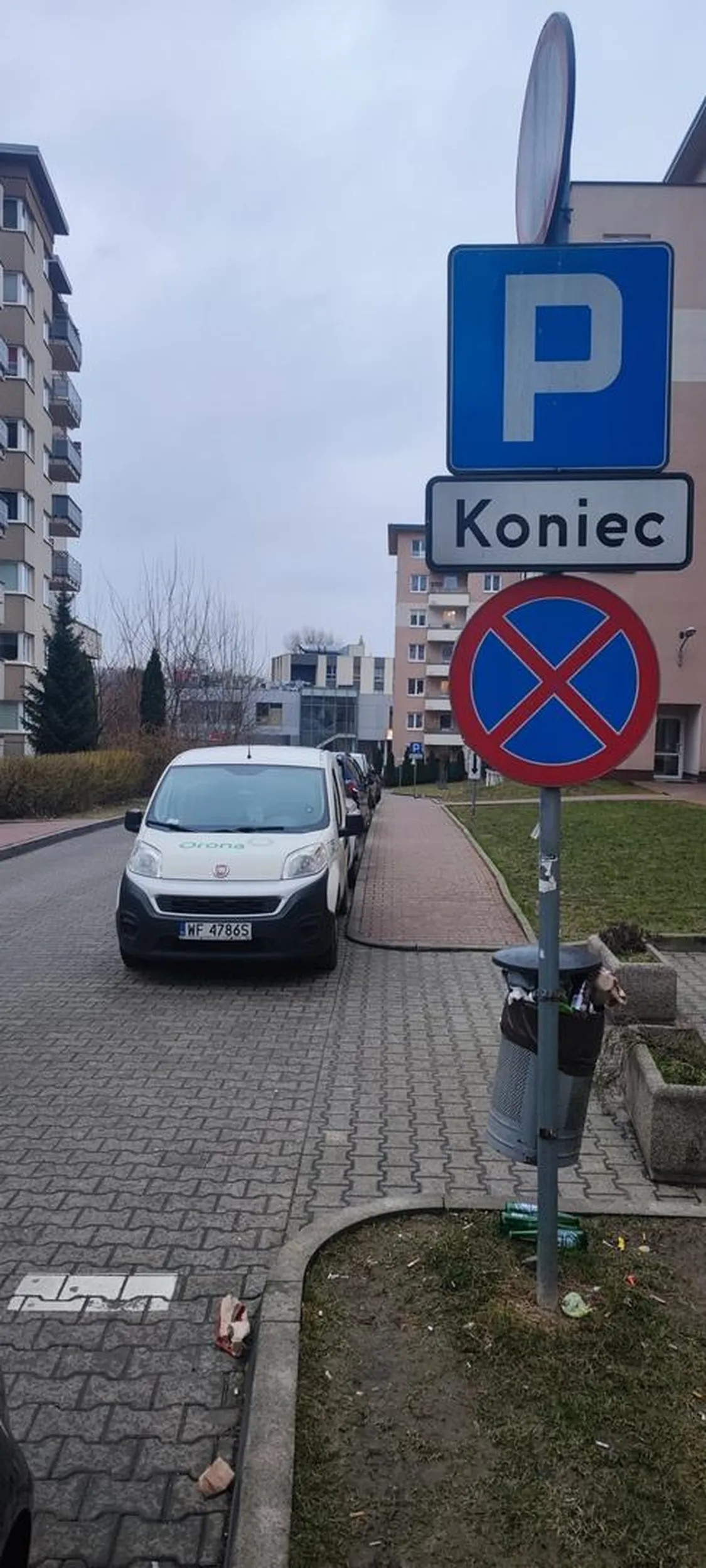 Nie wiem jak firma Orona ale kierowca postanowił zrobić sobie parking na zatoczce służącej do wymijania.