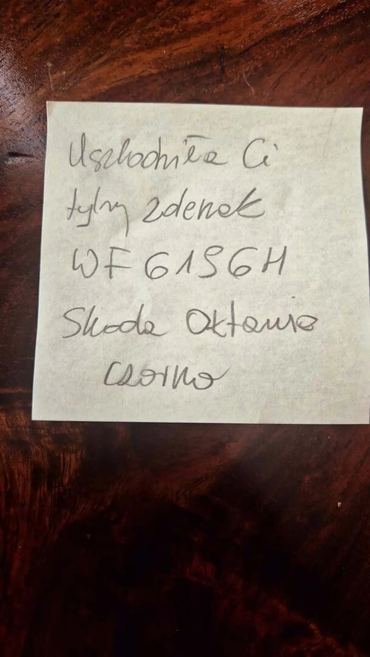 Chciałabym podziękować komuś, kto był tak miły i zostawił mi karteczkę za wycieraczką z informacją o uszkodzeniu zderzaka . Zdarzenie miało miejsce 31 marca między godziną 14.15 a 15.00 na parkingu Przychodni Białołęka przy ulicy Skarbka z Gór 142. Szanowna Pani, uszkodziła mi Pani samochod i sobie ot tak odjechała,  życzę trochę więcej kultury i nie będę się dogadywać,  wrzucam ku przestrodze dla innych, gdyby mieli nieprzyjemność spotkać się z Panią na drodze!!