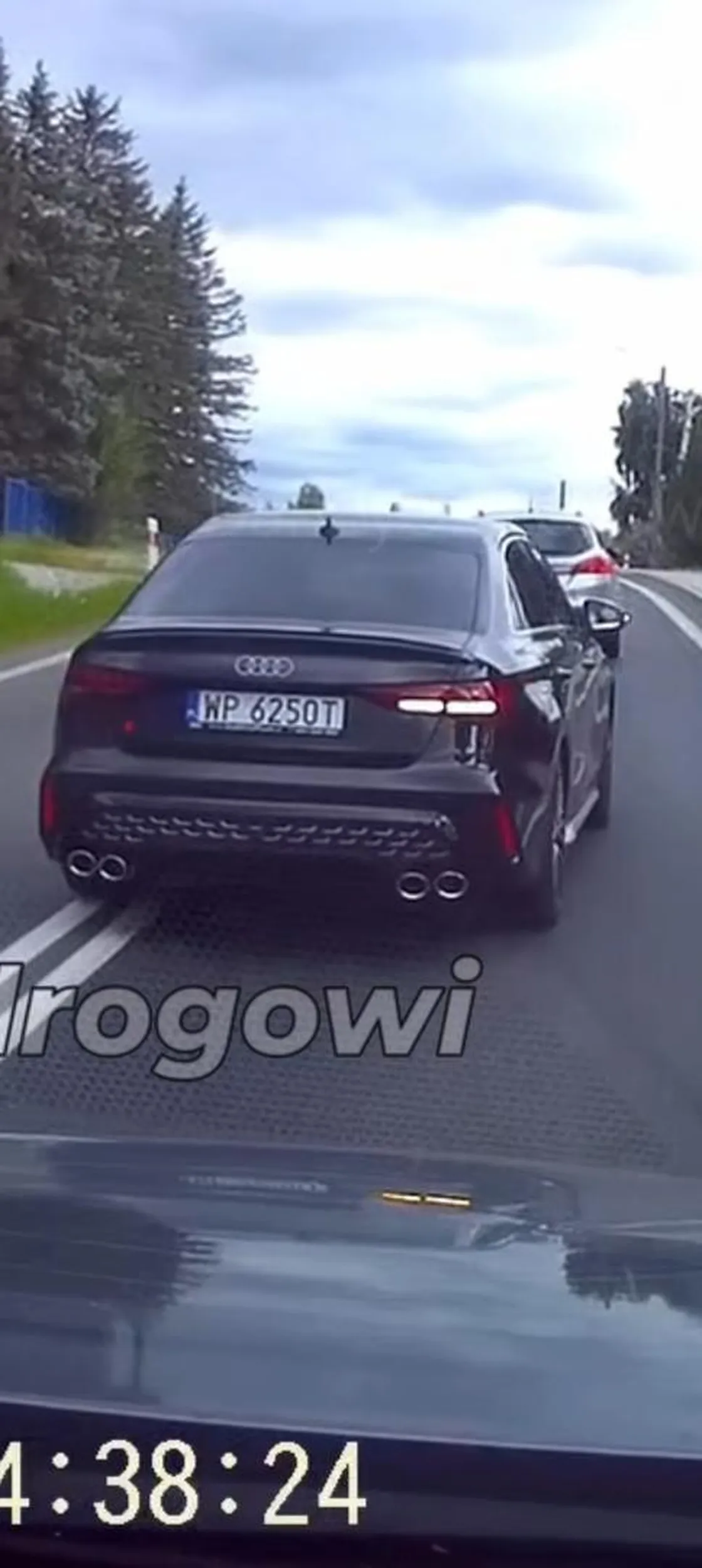 Powiesić idiotę dla przykładu. Później jak mógł wyprzedac na przerywanej to w gacie nasral a na podwójnej pod górkę wyprzedadza