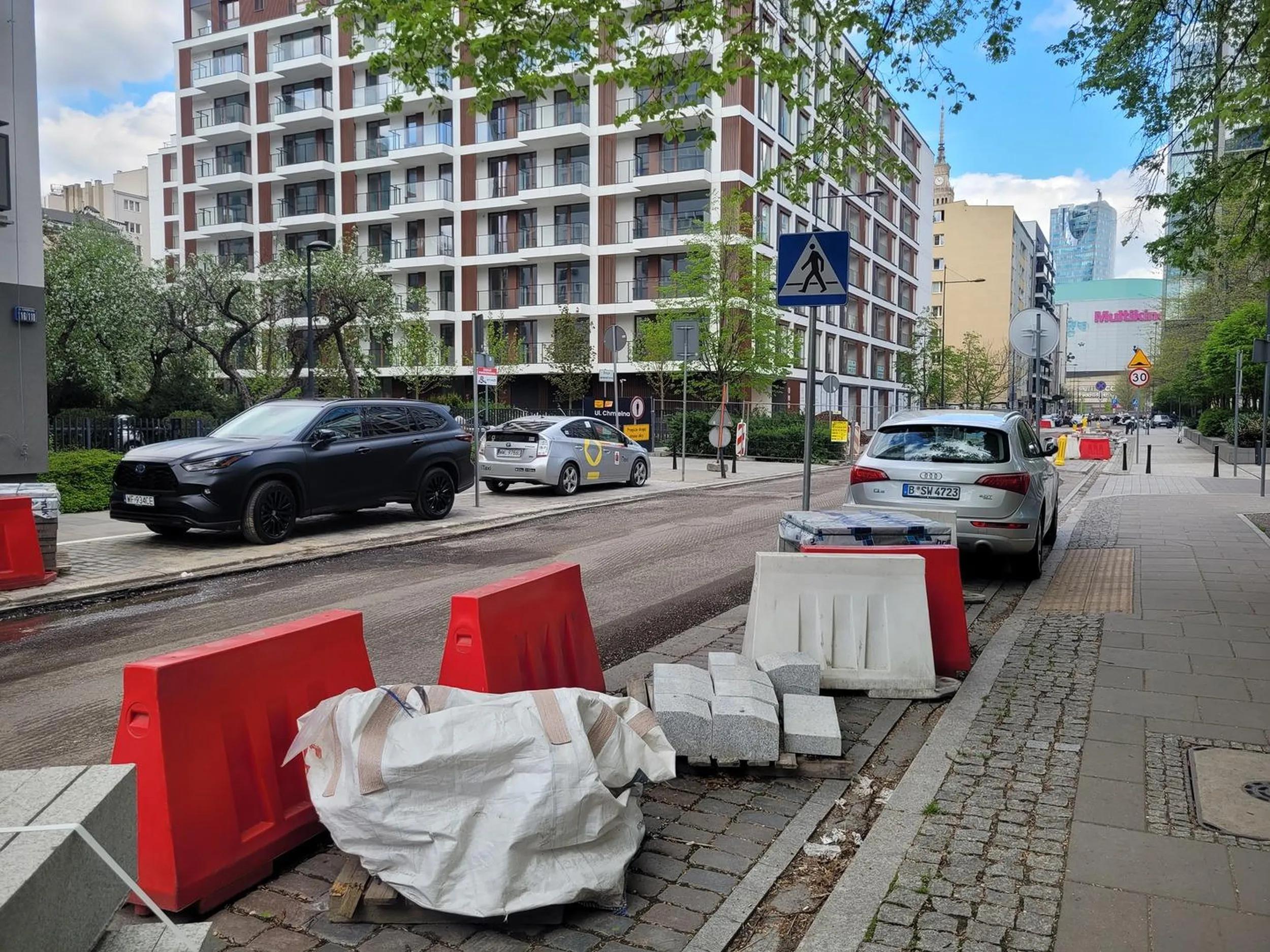 Kolego, chyba zapomniałeś, że przejście dla pieszych to nie parking.