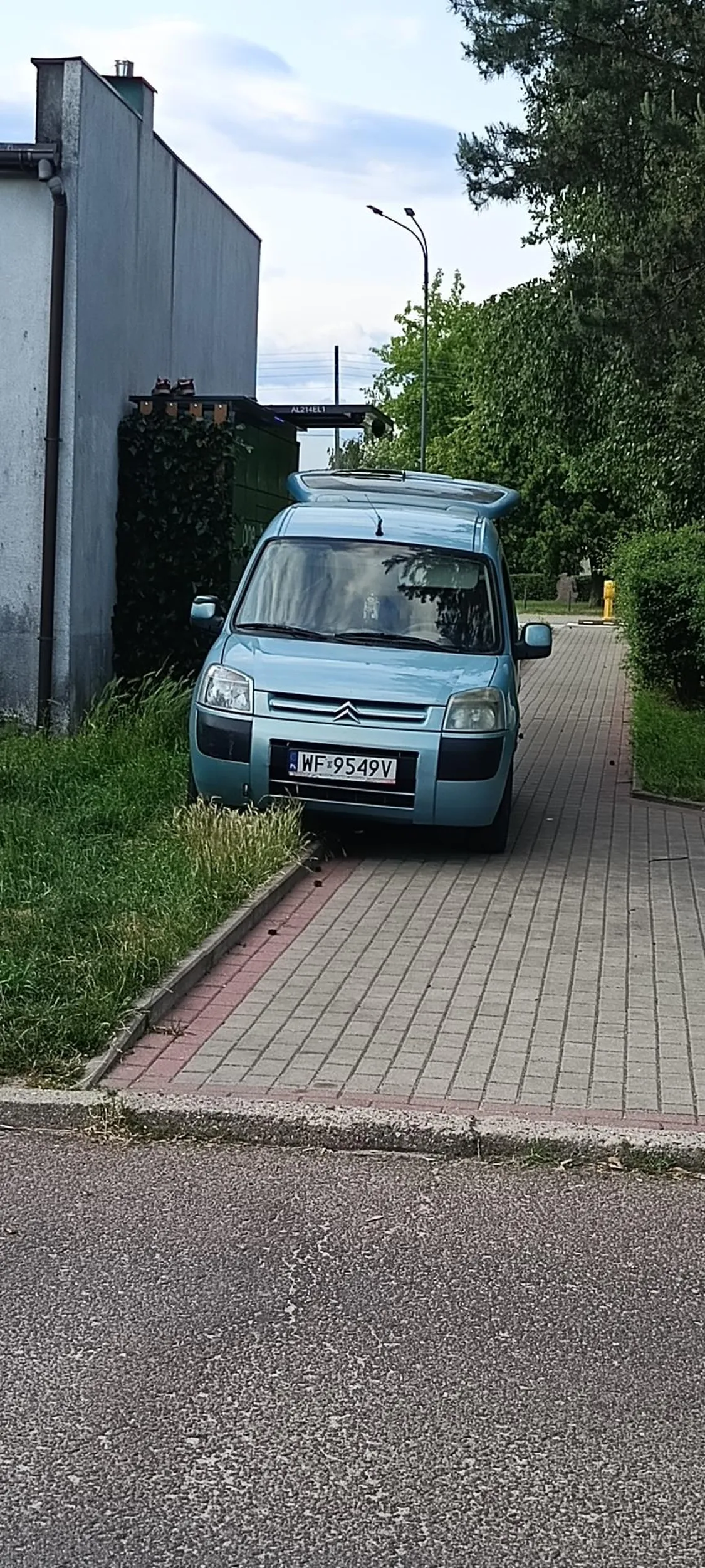 Kurier z Allegro, jakby mógł to by Ci do dupy wjechał