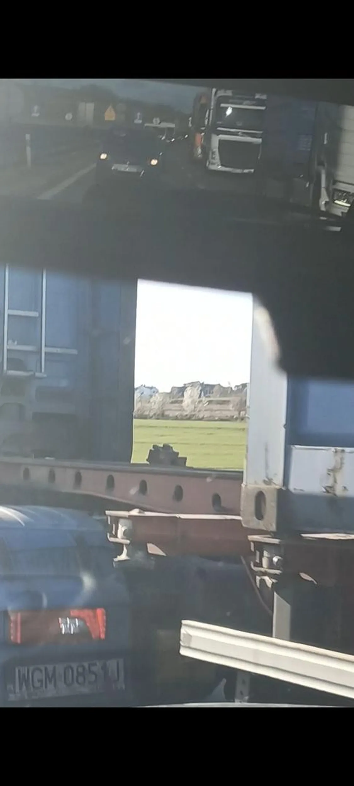 Szeryf drogowy. Sądząc po poprzednich wpisach, blachy już nie należą do Audi tylko do ciągnika siodłowego Scania