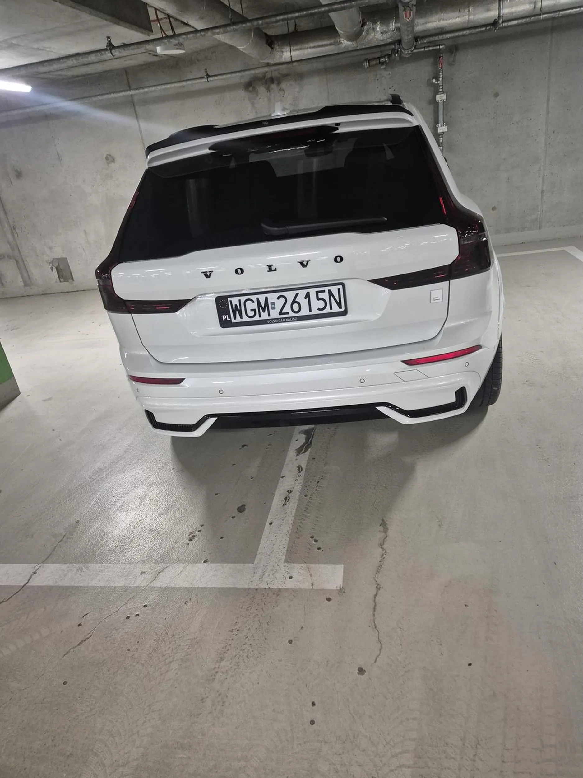 Jeździć i parkować suvem trzeba umieć :)