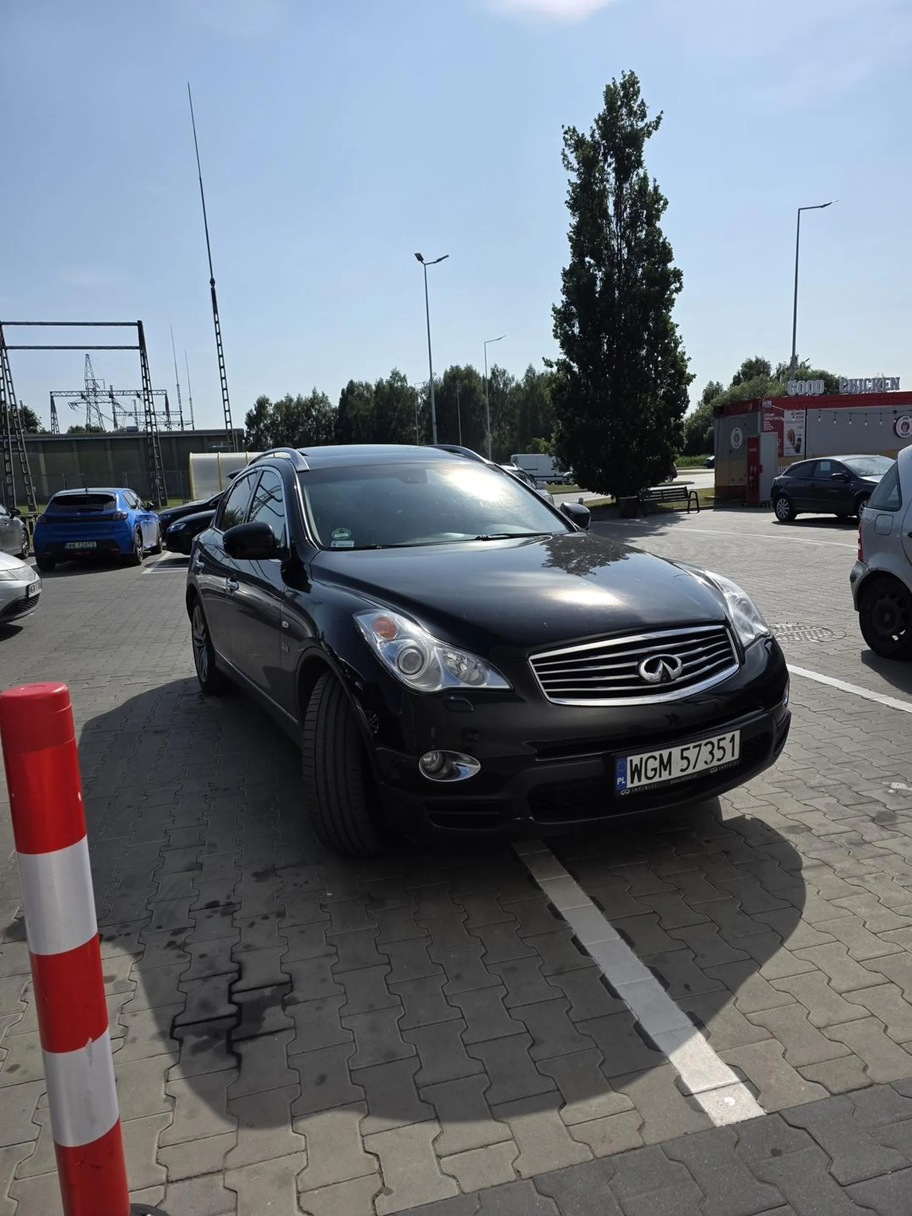 Parkowanie 10/10 życzę właścicielowi, że ktoś go zastawi i będzie musiał wejść bagażnikiem