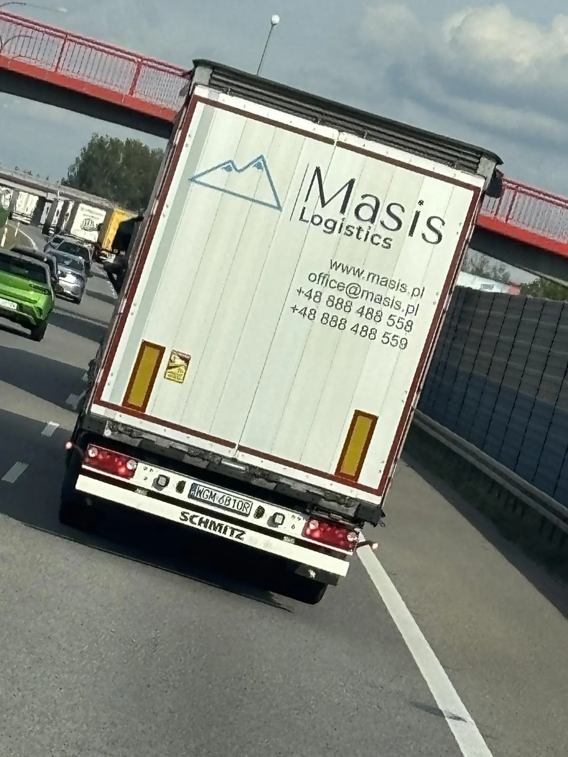 Brudna świnia, uwaga na parkingach na A2 chodzi i proponuje gałe za kilka dych