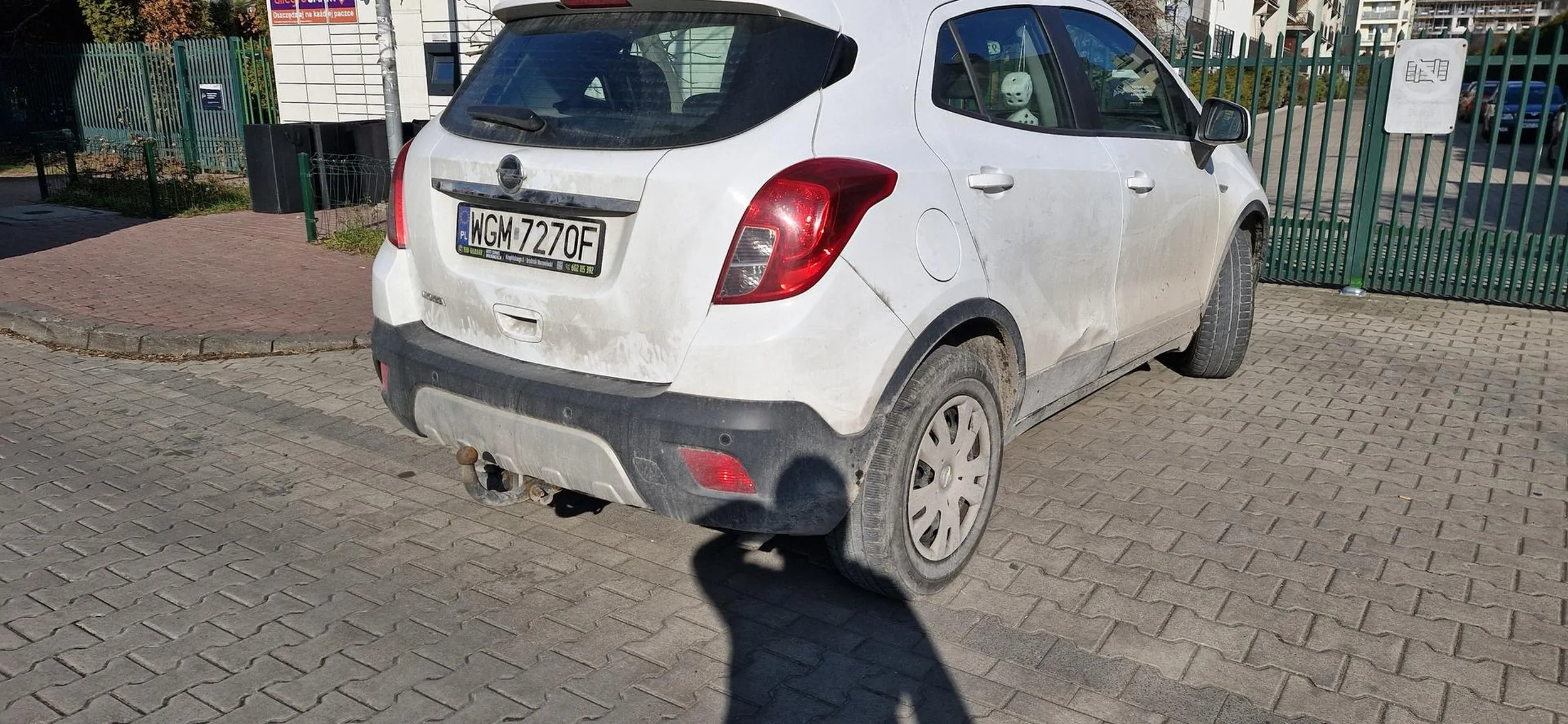 Blokujesz chodnik. Nie ma jak przejść! Ludzie muszą iść ulicą