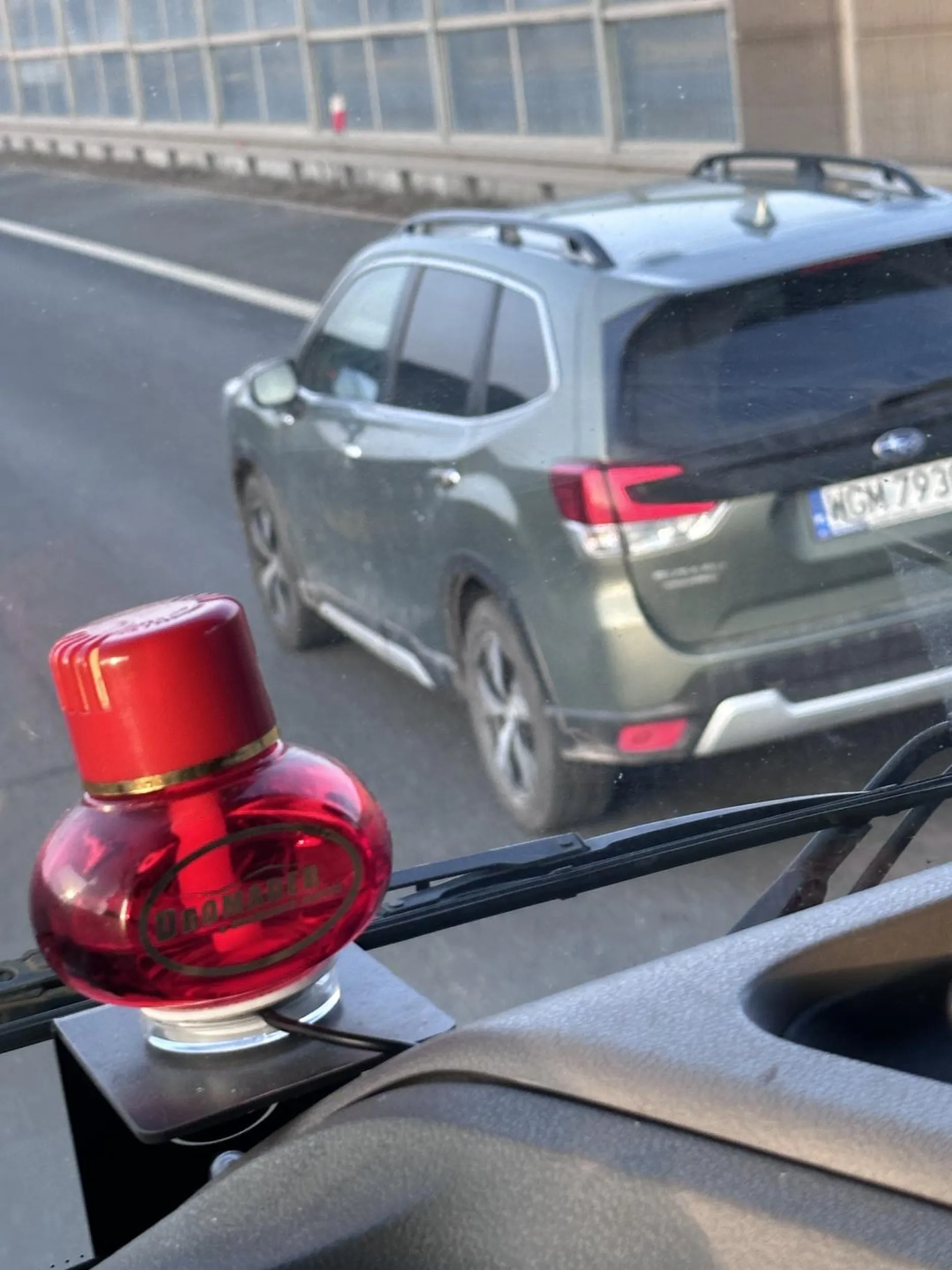 Droga ekspresowa a ten się wlecze że auta ciężarowe muszą go wyprzedzać droga s8 od Warszawy do mszczonowa