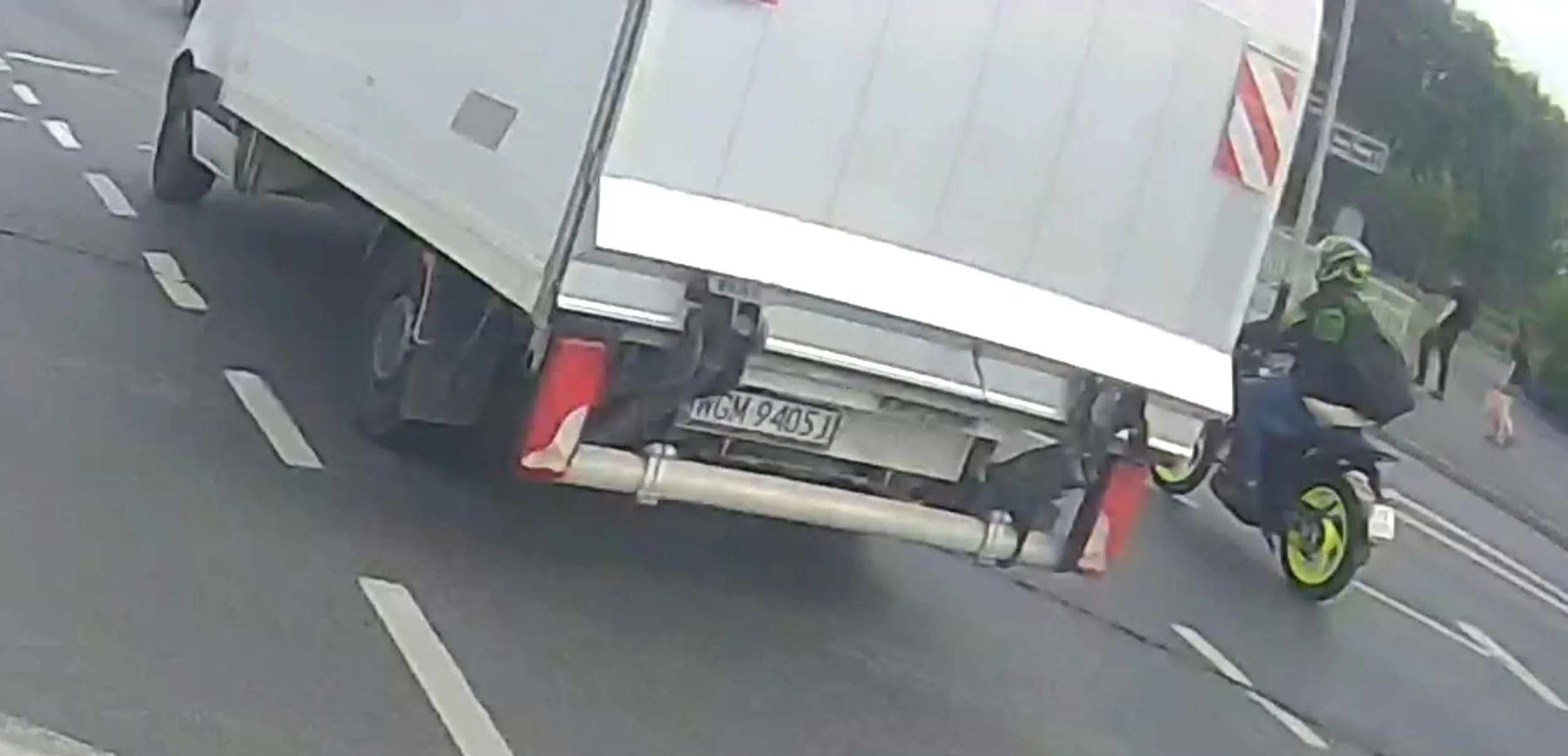 Można liczyć na Pana, że opuści okienko i skomentuje Twoją jazdę w stylu StandUp