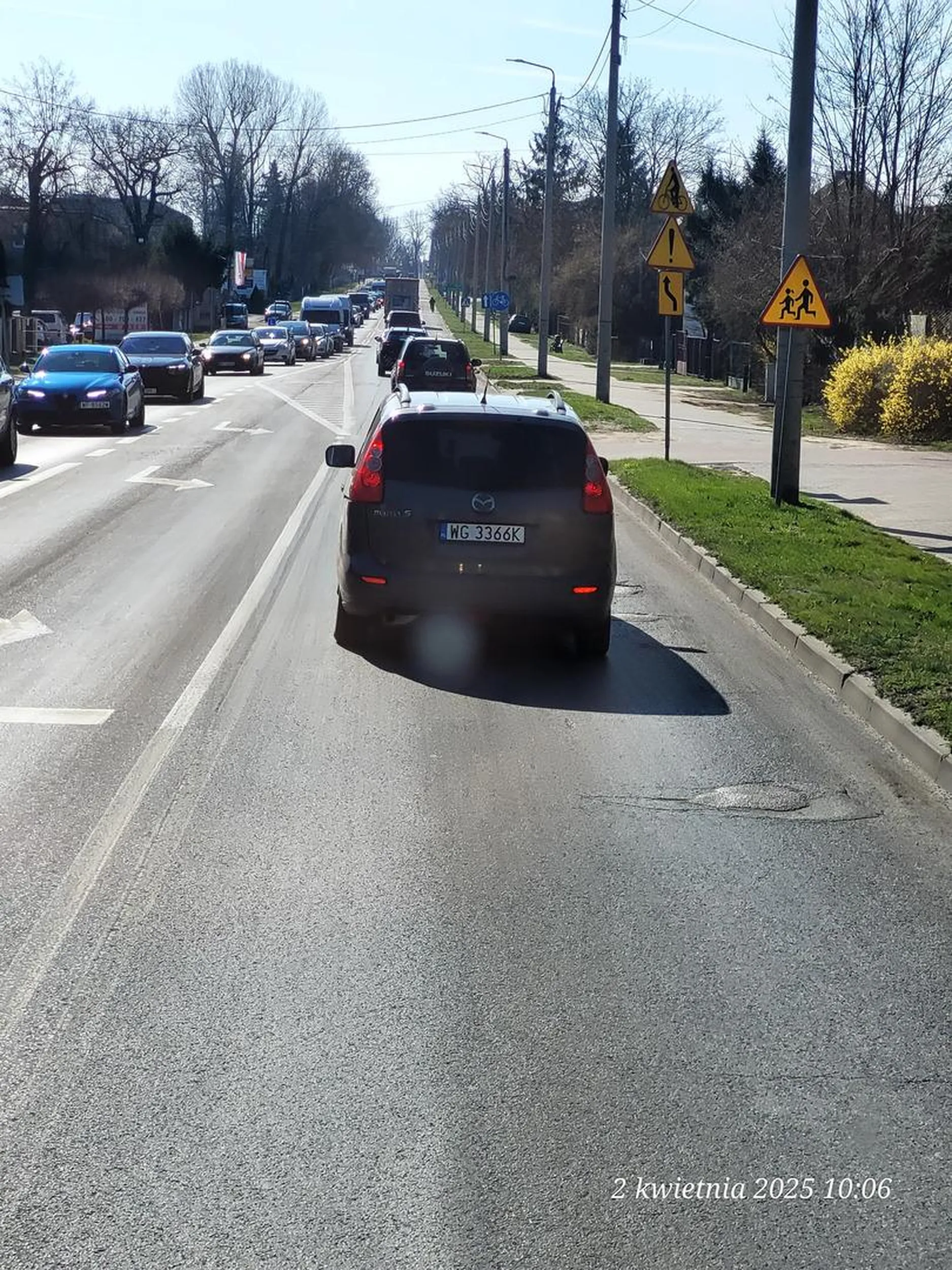 Koleś jeździ chyba po dragach. Pirat.