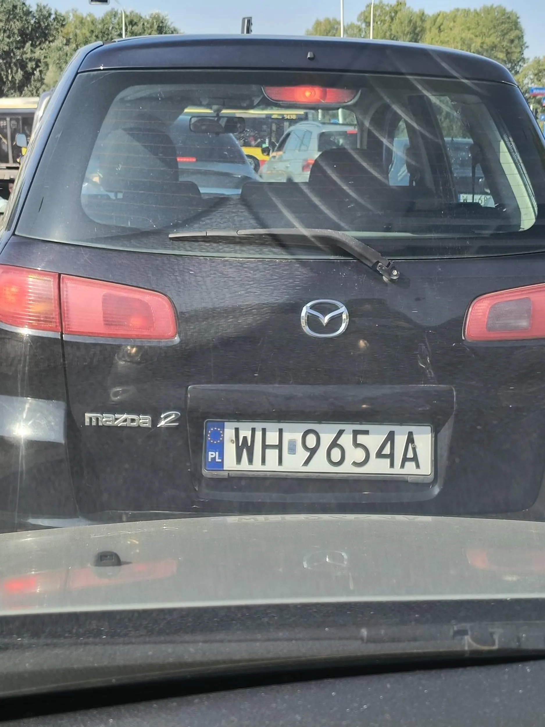 Zatrzymuje się w lesie na panienki