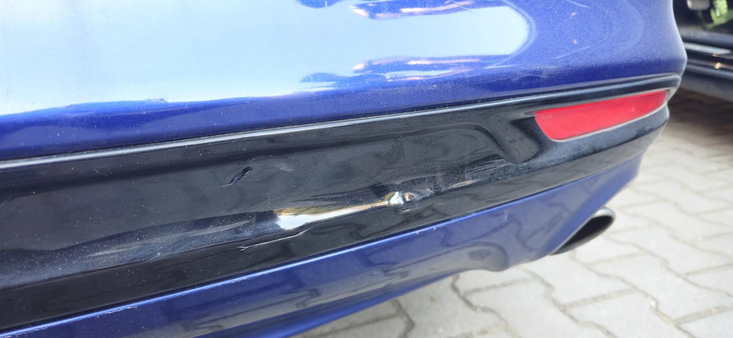 Uderzył w moj tylny zderzak cofając i zbiegł z miejsca zdarzenia