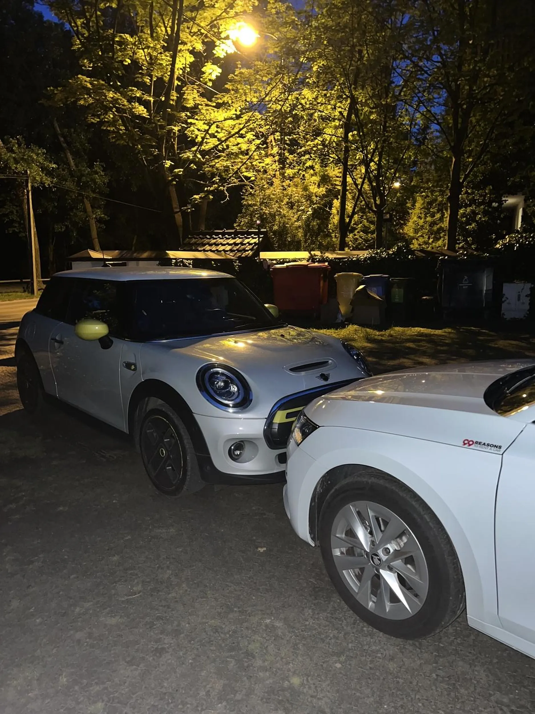 id**ta zastawia ludzi na parkingu celowo i z premedytacja