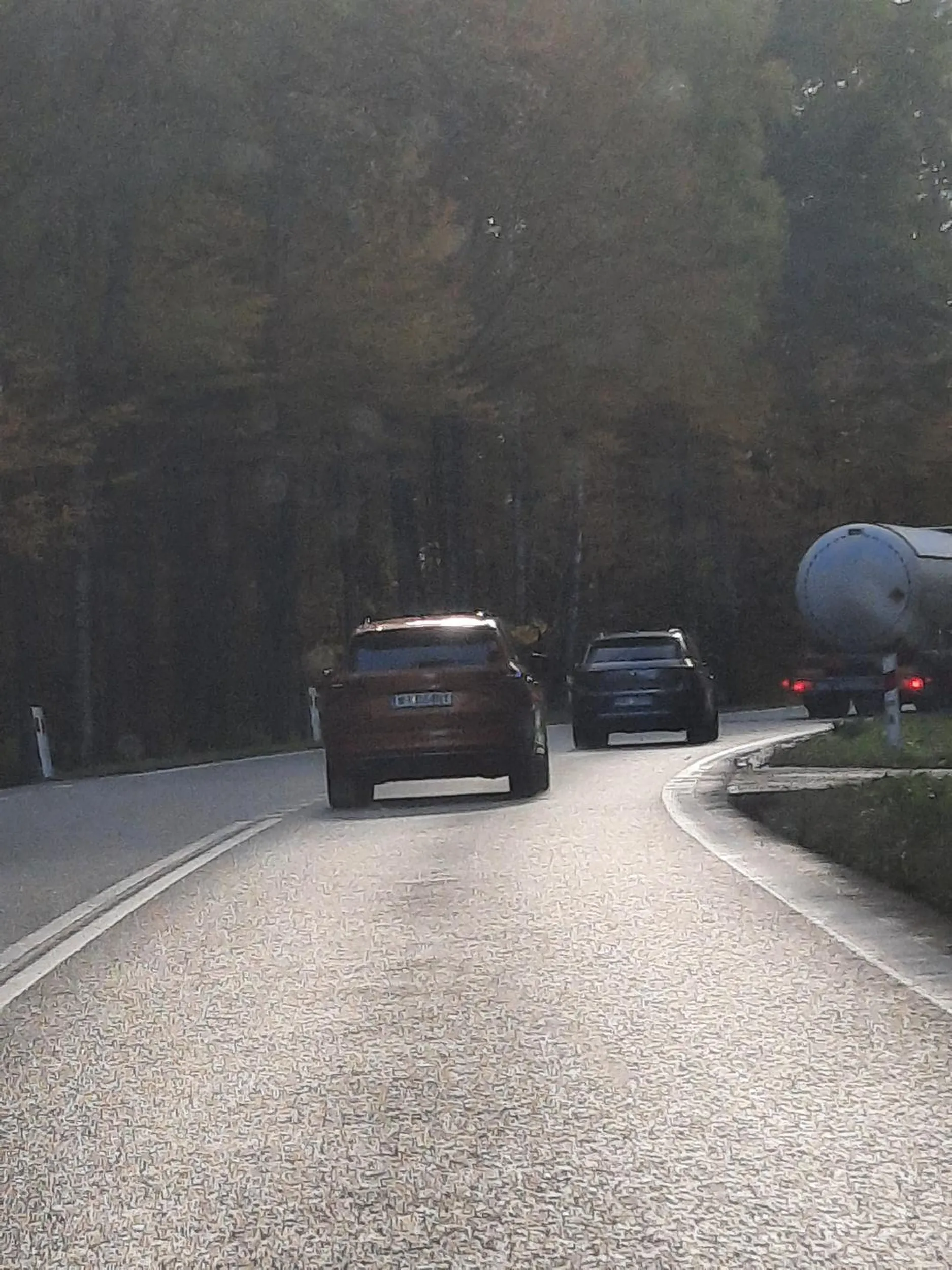 Wyprzedza jakby miał 9 żyć. Trochę wyobraźni człowieku!