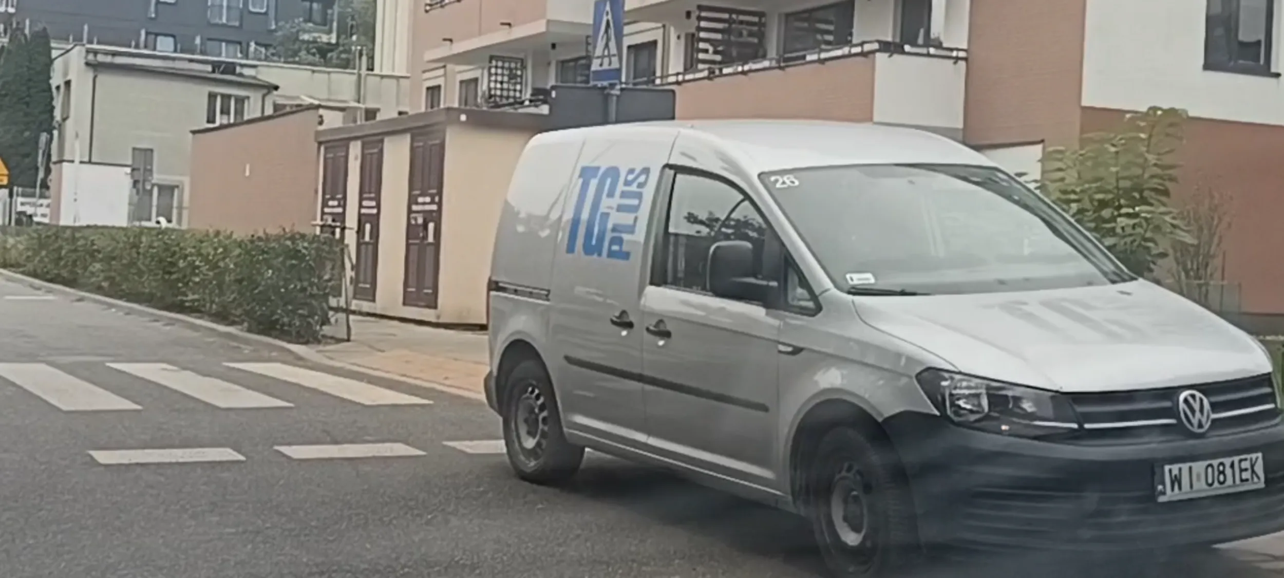 Chamskie parkowanie przy przejściu dla pieszych