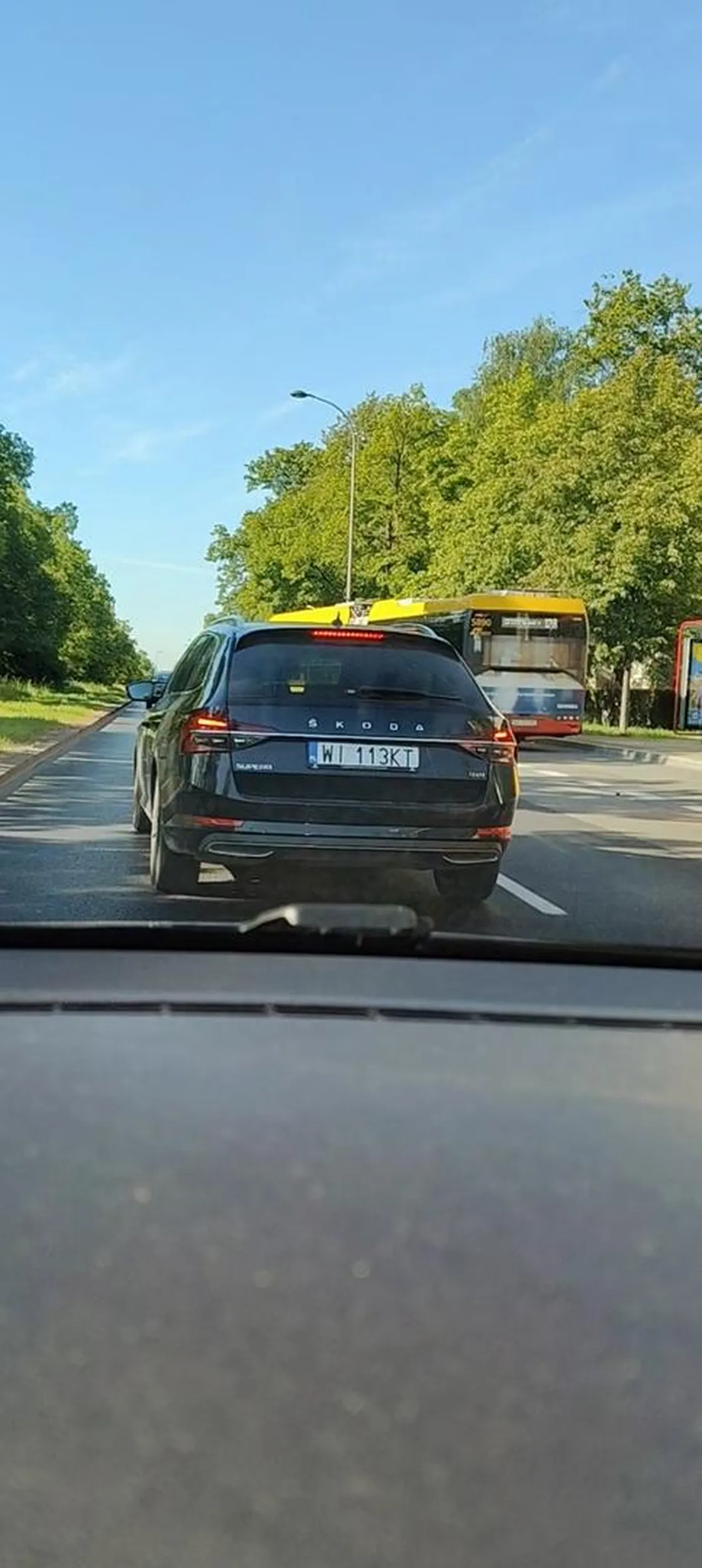 Jak Ci się babo nie spieszy do roboty na 8:00 to może zacznij do niej chodzić, zamiast jechać lewym pasem 30 km/h przy ograniczeniu do 50tki