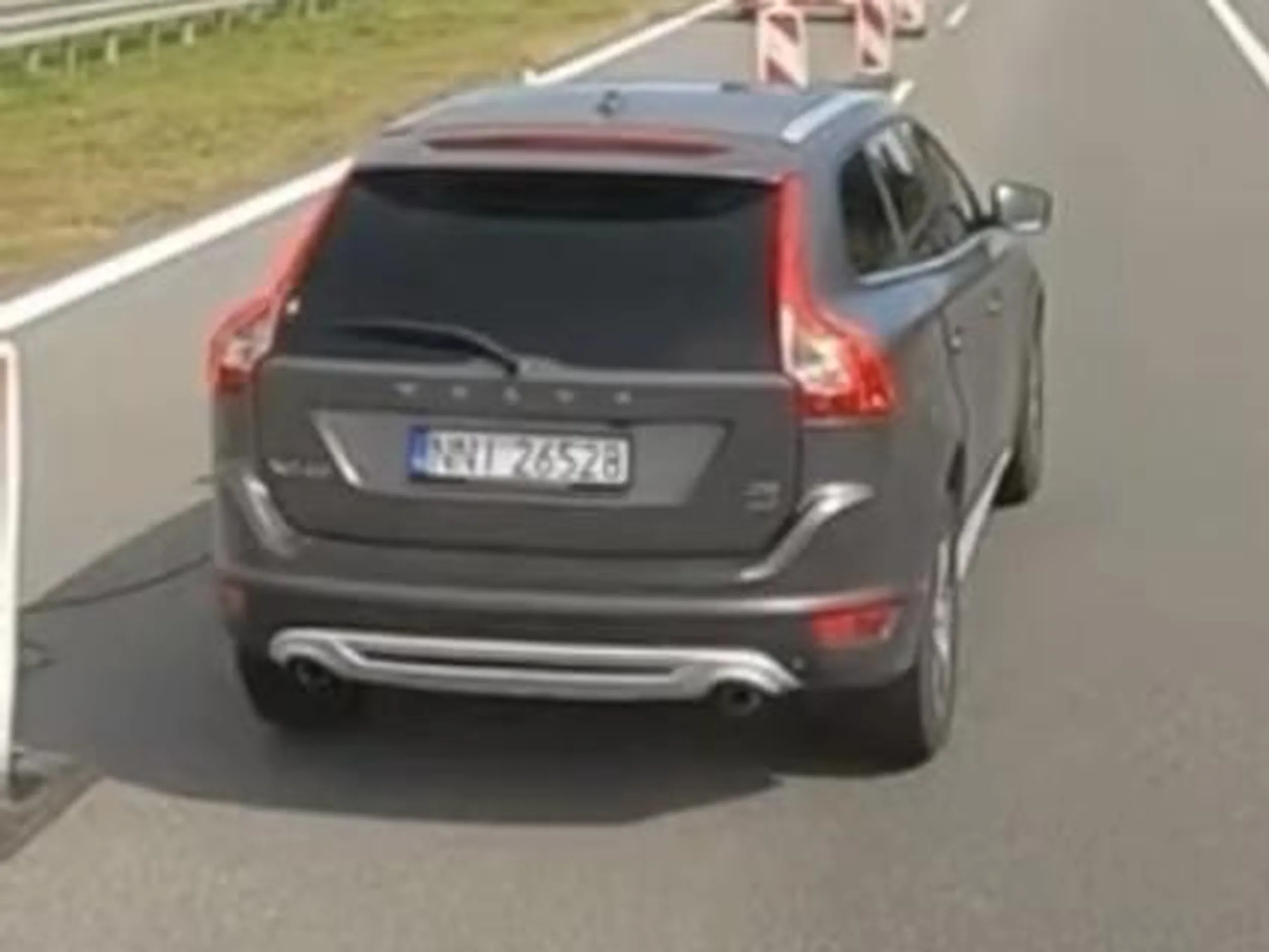 Kretyn skurwialy w wolvo chcial rodzine przerobic na zyletki wpierdalajac sie pod tira