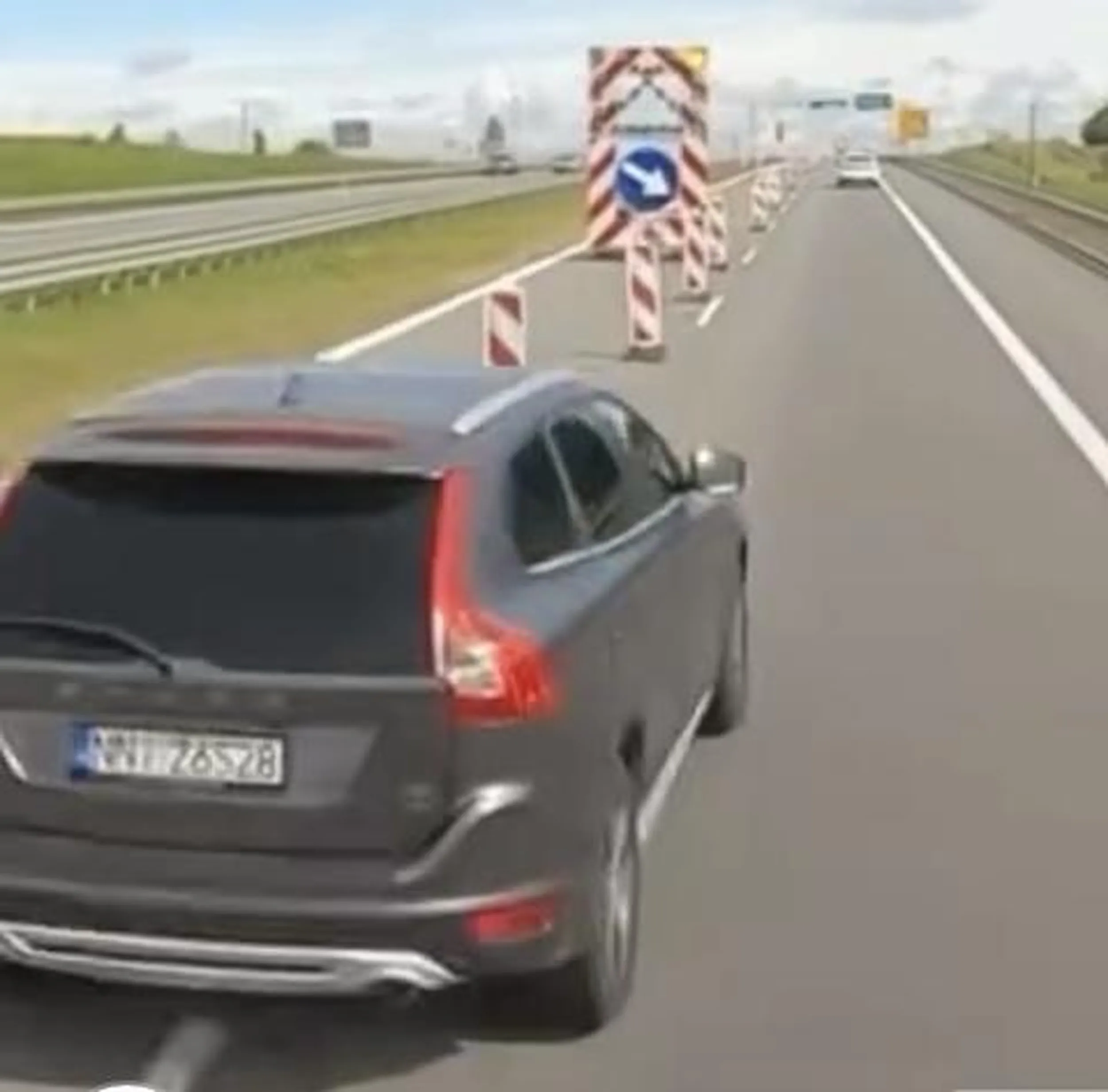 Kretyn skurwialy w wolvo chcial rodzine przerobic na zyletki wpierdalajac sie pod tira