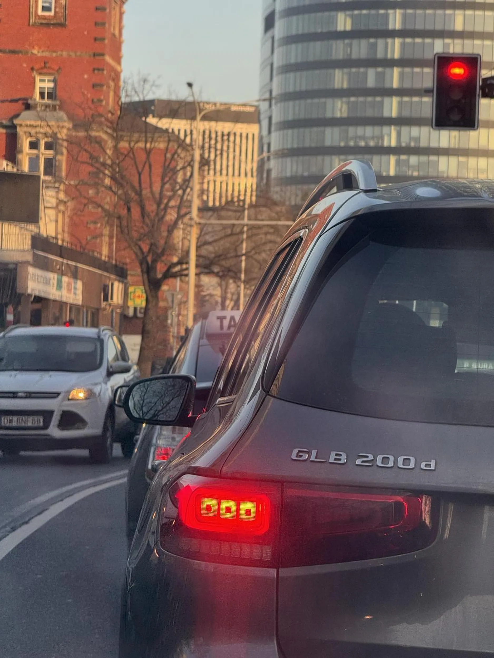 Wymusza pierwszeństwo i ma w dupie innych w ruchu