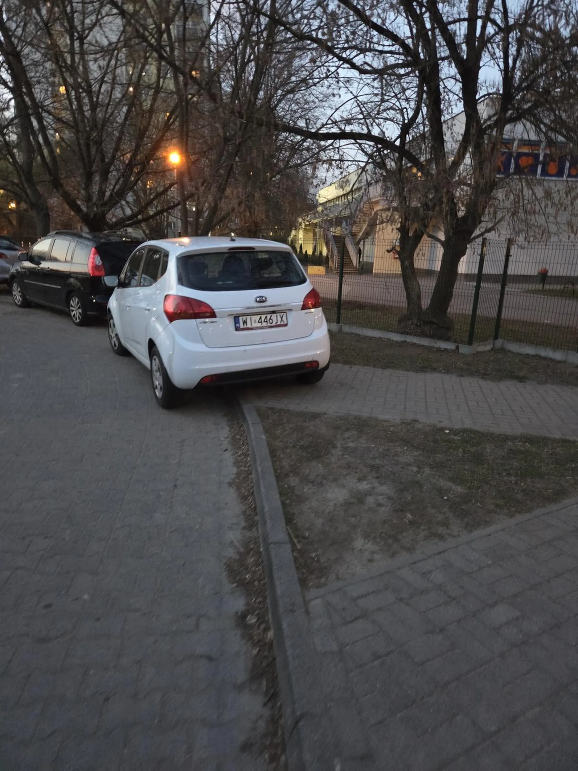 Przejście przejściem ale ja musze gdzieś auto zostawić najwyżej piesi będą skakać