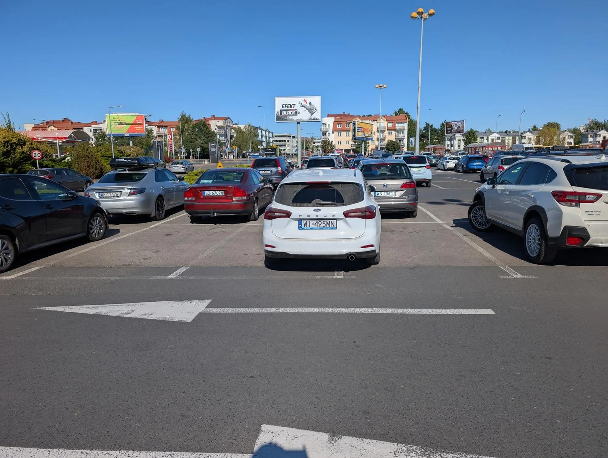 Kolego do okulisty albo na parkowanie w linii i nie gadaj że to pośpiech.