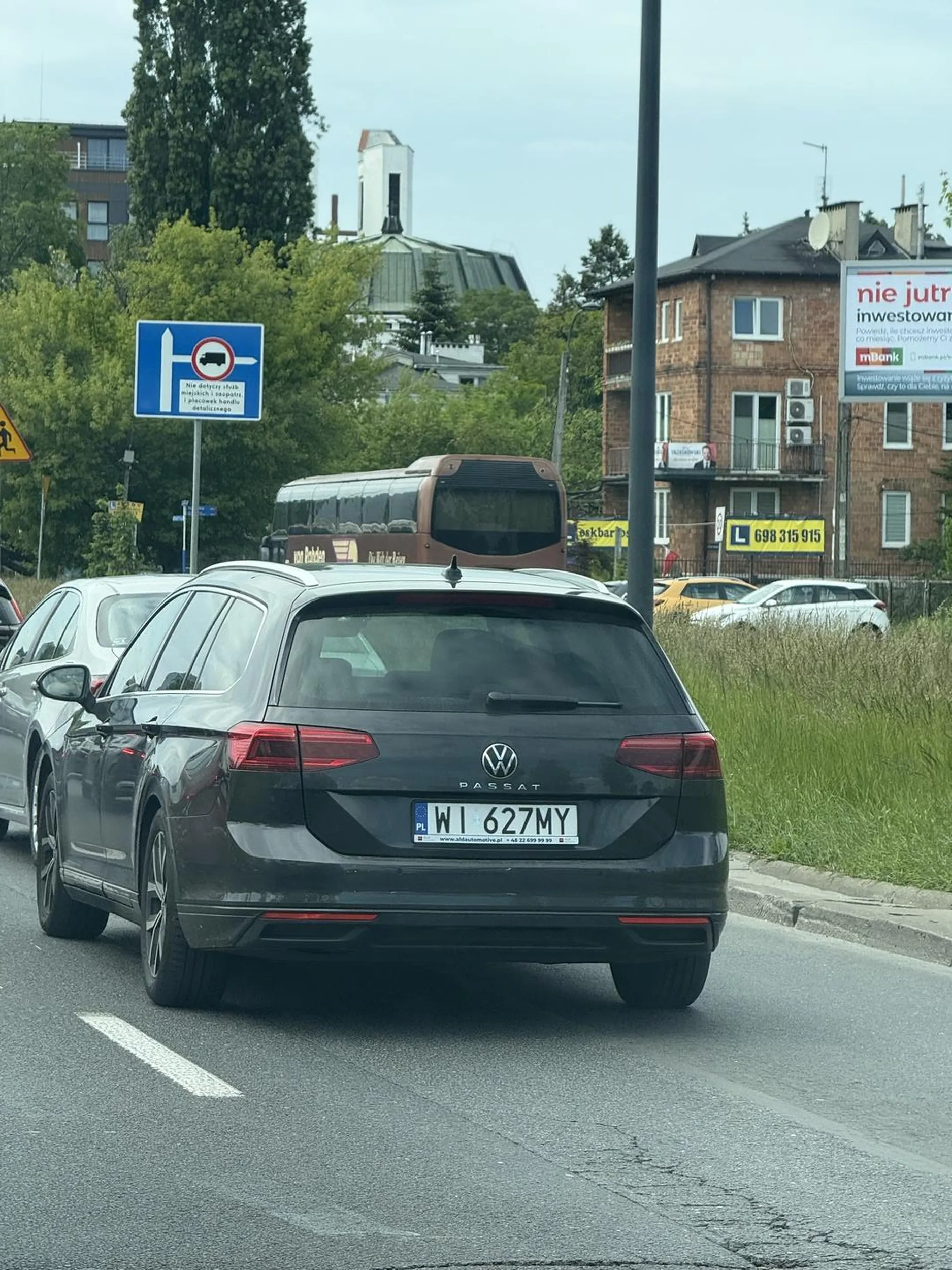 Człowiek nie potrafi patrzeć w lusterka, wpierdala się na chama uważajcie