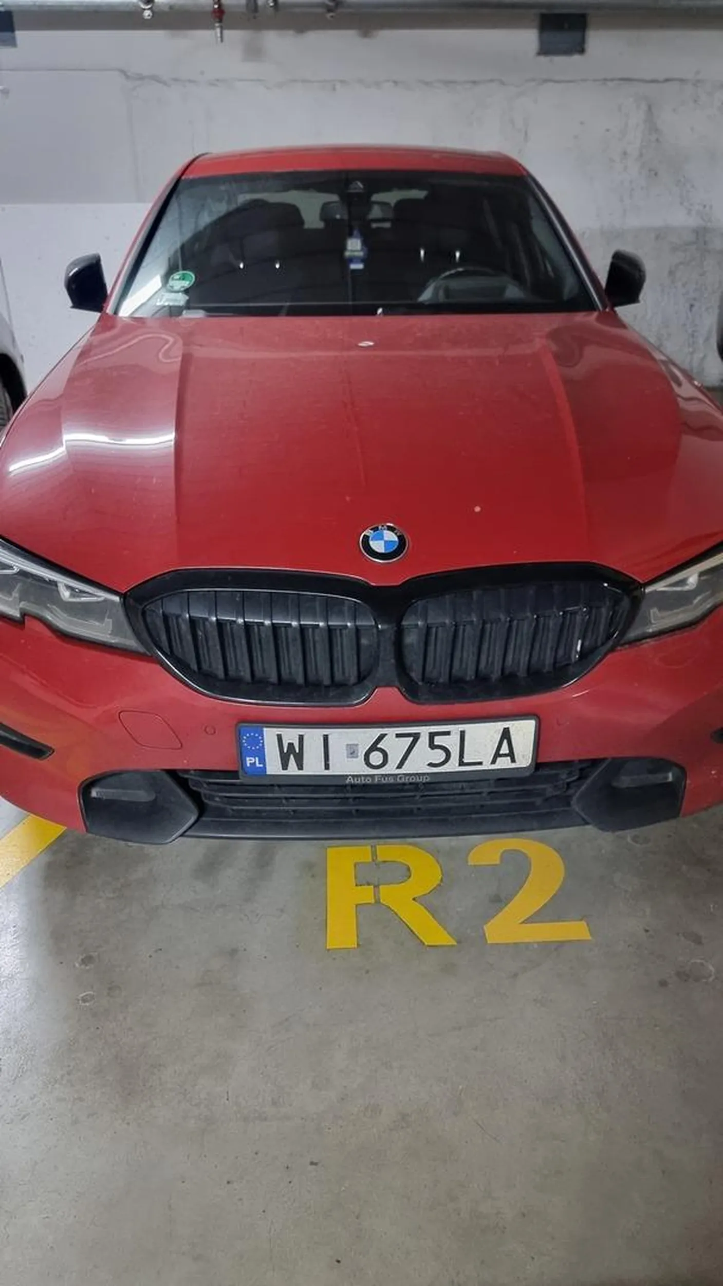 Parkuje na cudzych prywatnych miejscach garażowych!!! W tym wypadku na moim. Załączam zdjecie.