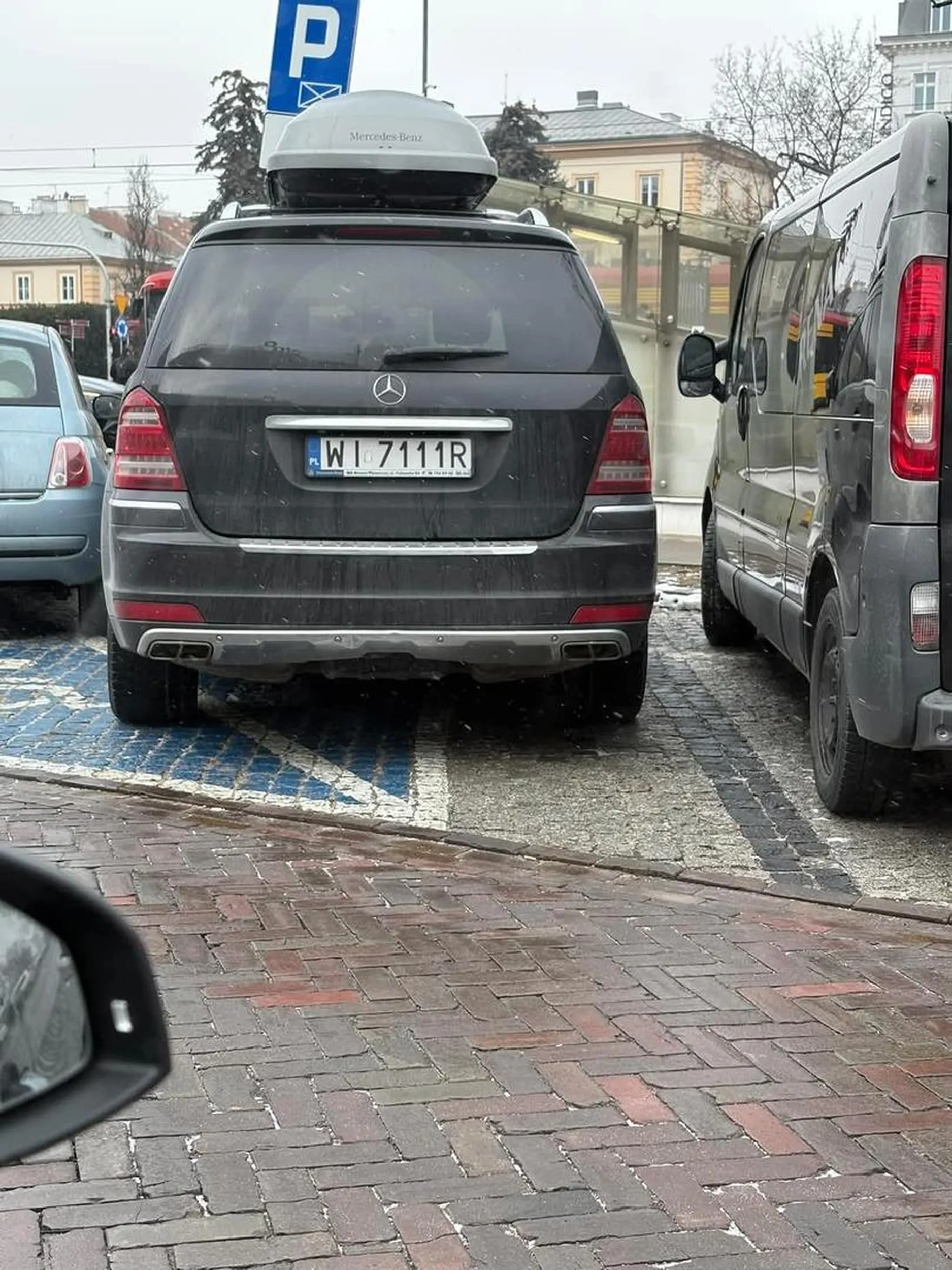 U tego kierowcy ch***we parkowanie to standard