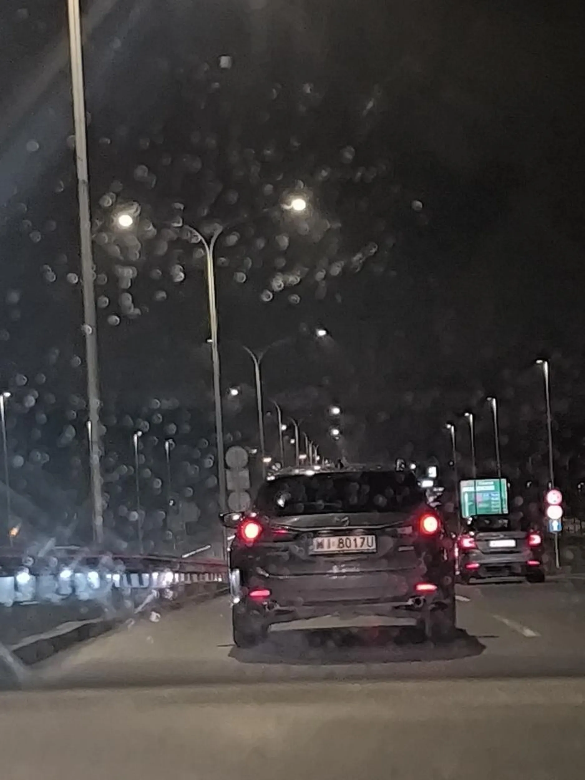 Niech baran nauczy się jeździć i korzystać z kierunków. - mało brakowało i doprowadził by do kolizji 3 samochodów... Prawo jazdy znalazł w paczce laysow.