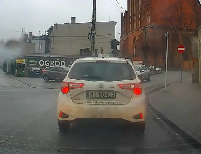 Naucz się jeździć, używać kierunków i rozpoznawać znaki albo wracaj na L-kę.