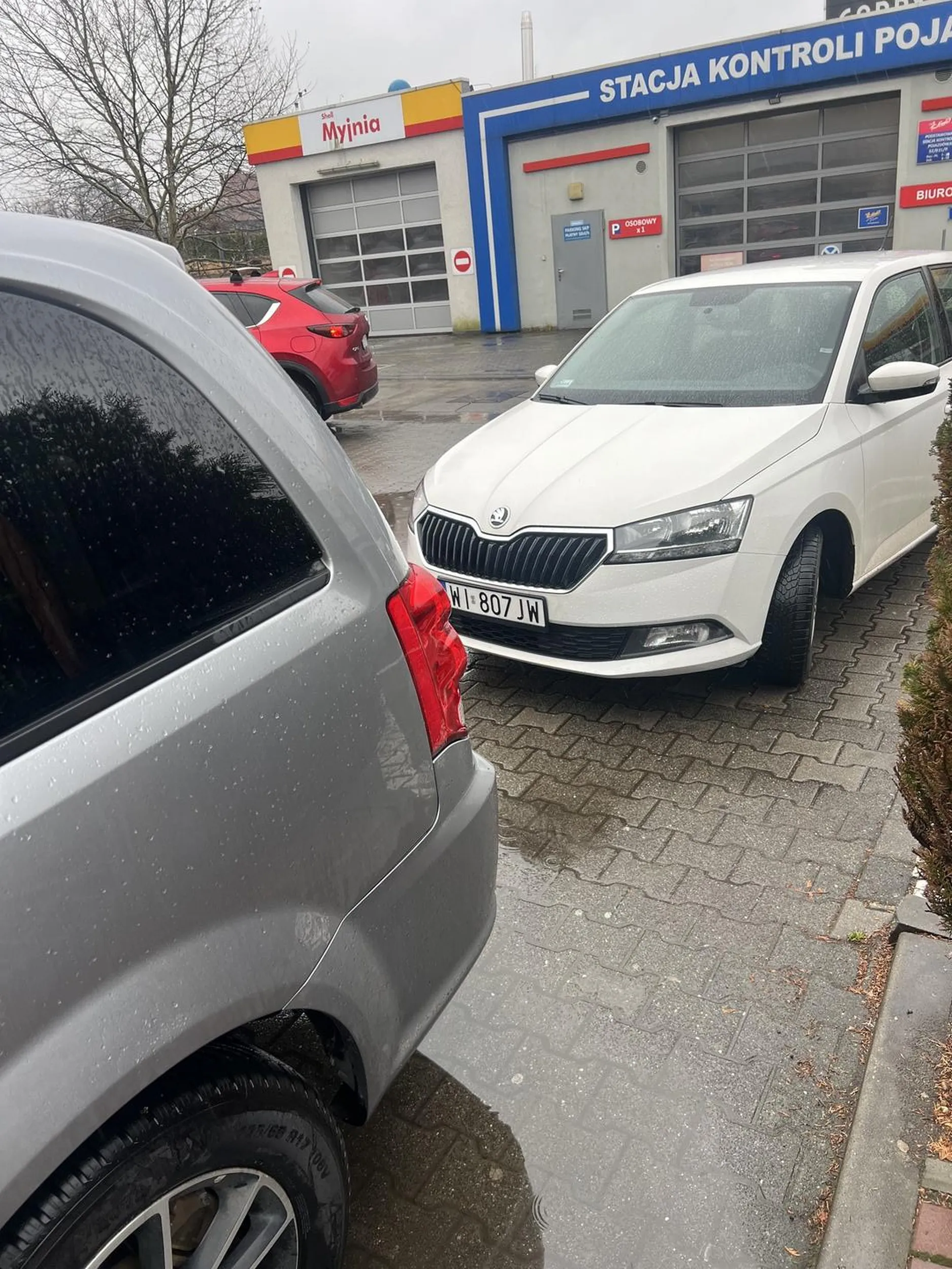 Zastawianie ludzi na parkingach to jego specjalność.