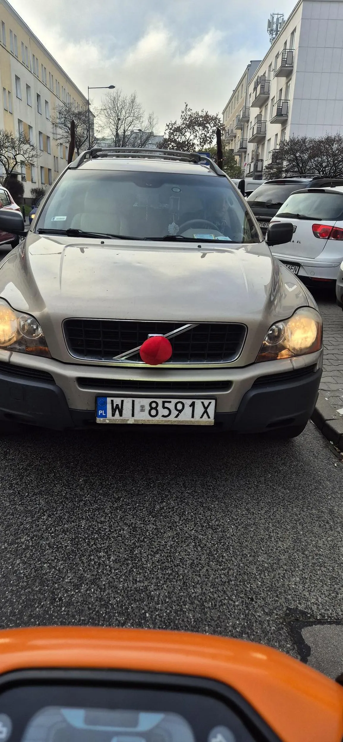 Próba wyminięcia korka i jeszcze trąbienie na mnie gdzie jade po swojej stronie jezdni bo PANU się spieszy uważać