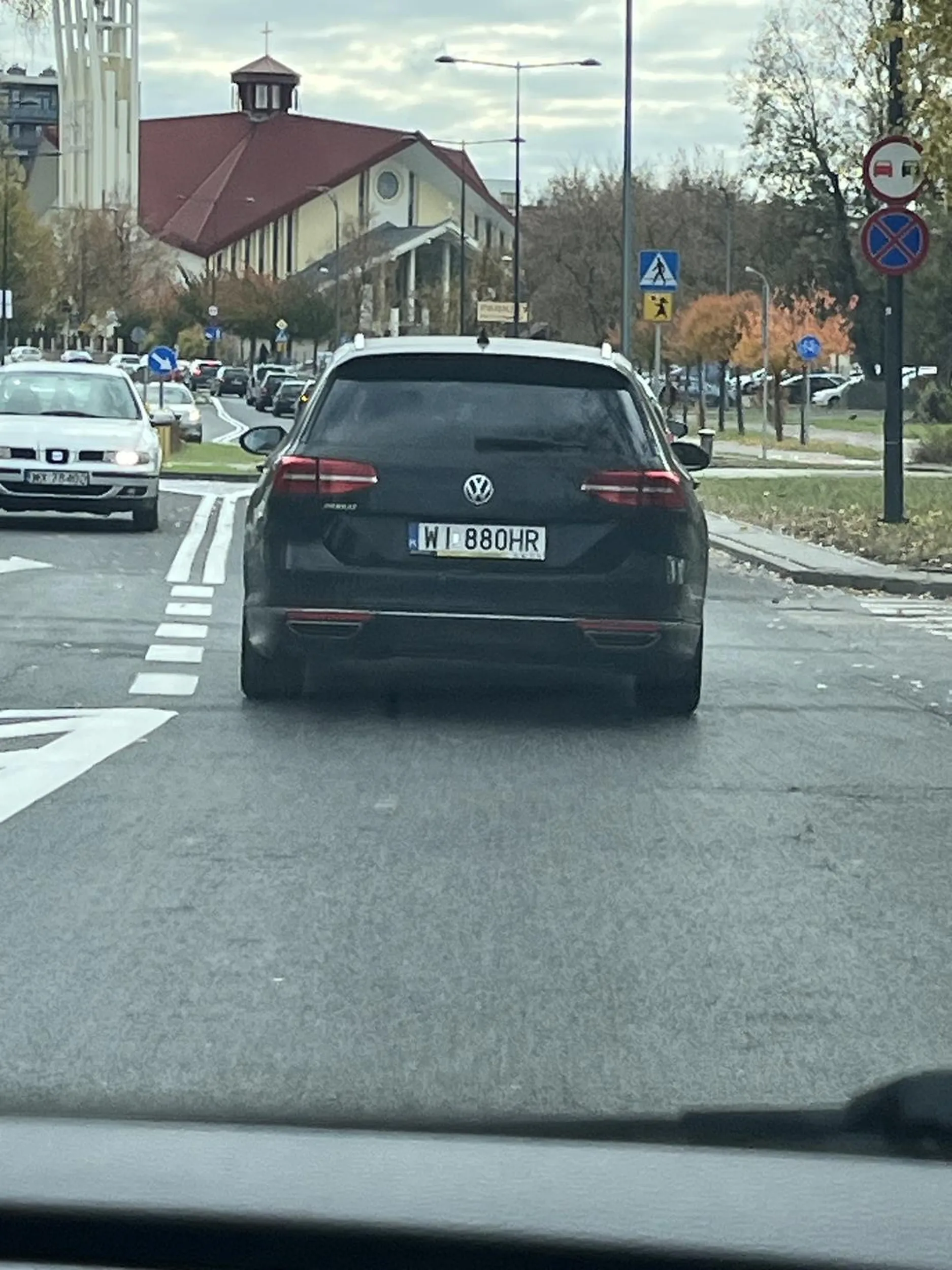 Wyprzedzanie na ciągłej i zajeżdżanie przed maską