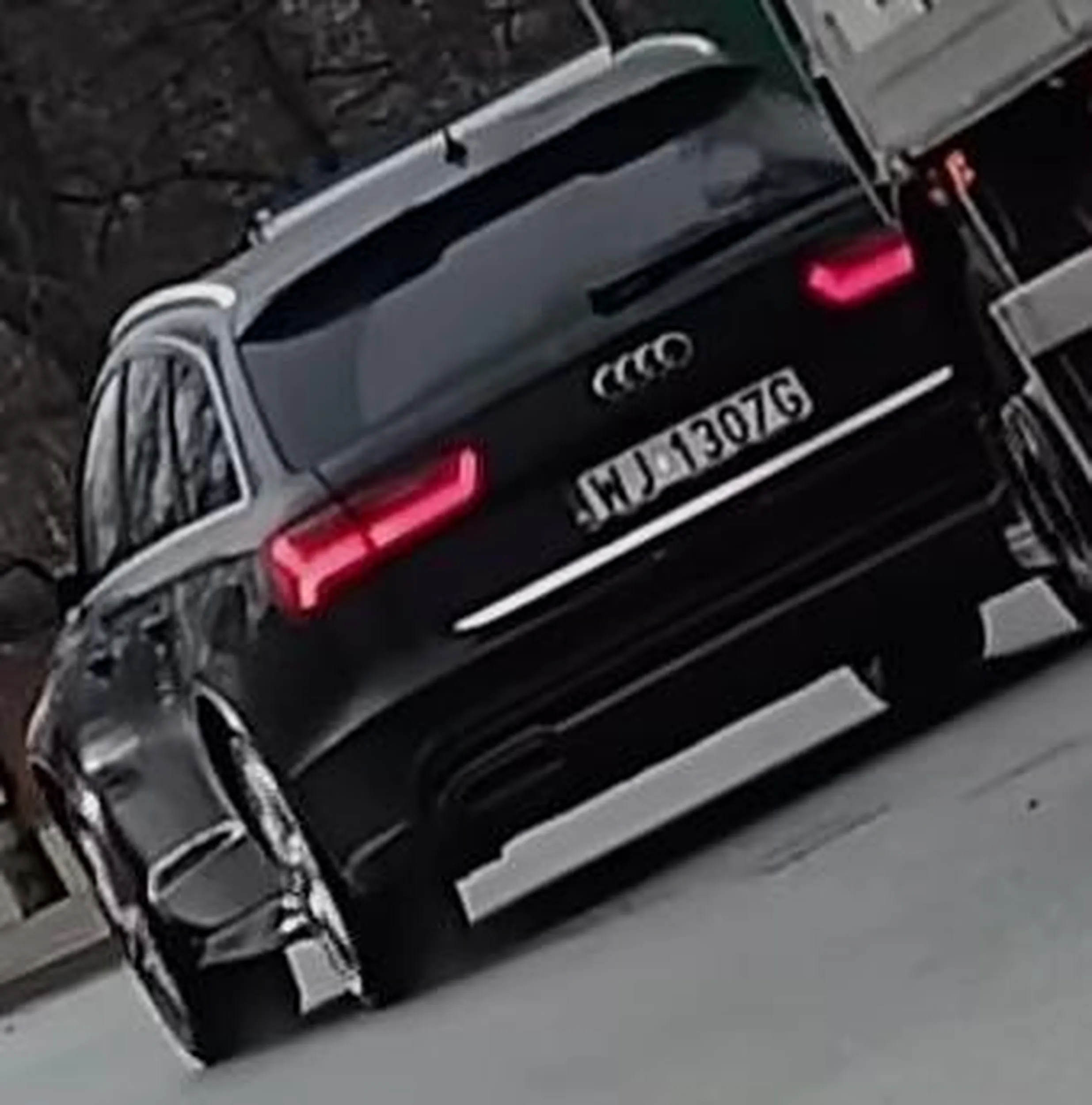 Ktoś wyjaśni w końcu co to było na drodze kiedy ten kierowca audi zatrzymał ciężarówkę? To było grożenie bronią , jakieś groźby karalne czy nie? O co tam chodziło i czy rzeczywiście obcokrajowiec posiadał broń...