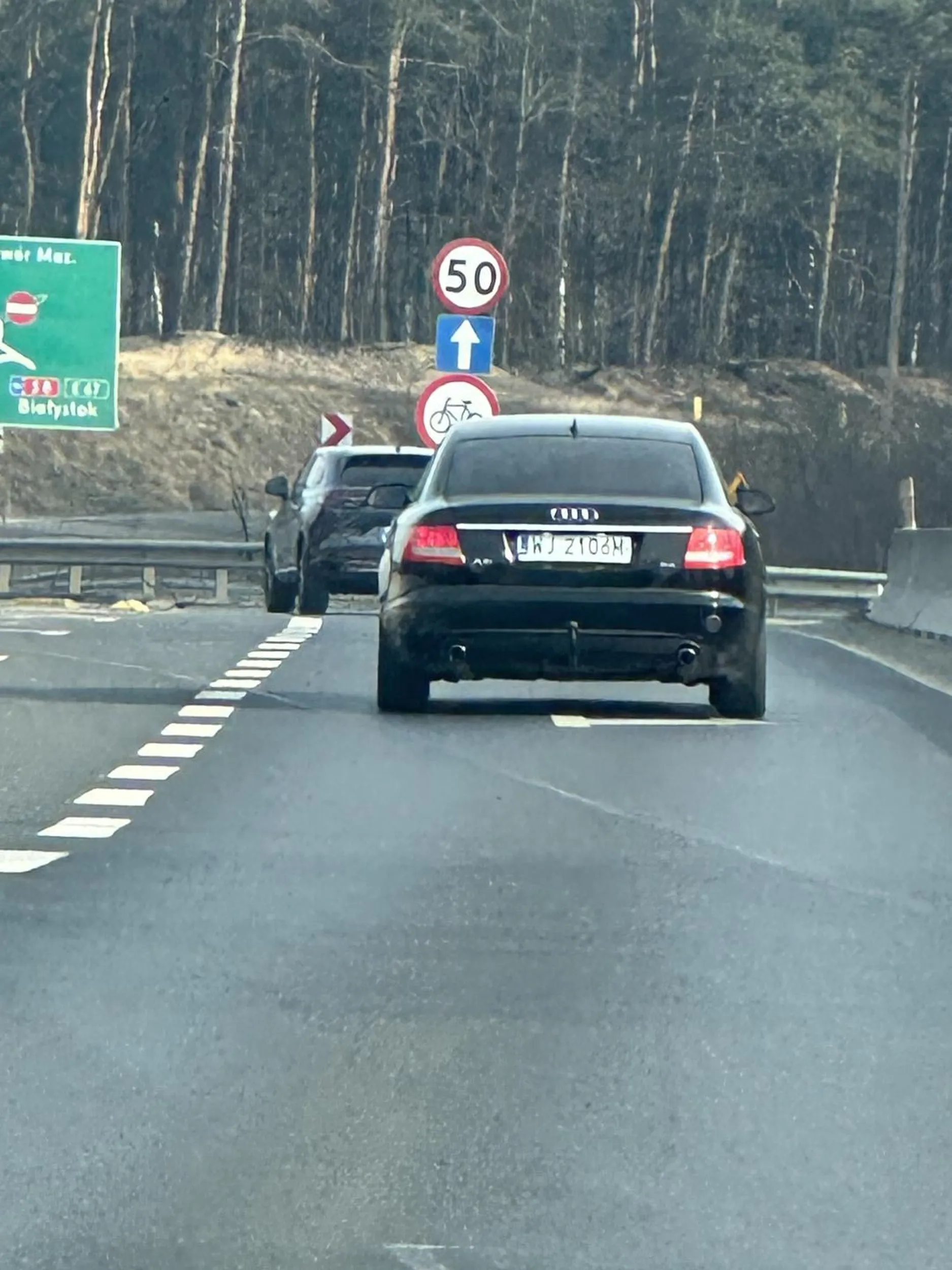 Kiepie trąbić i pokazywać palca to możesz swojej matce! To że jesteś synek pijaka to nie musisz się tym obnosić pecie. Jesteś łachem.