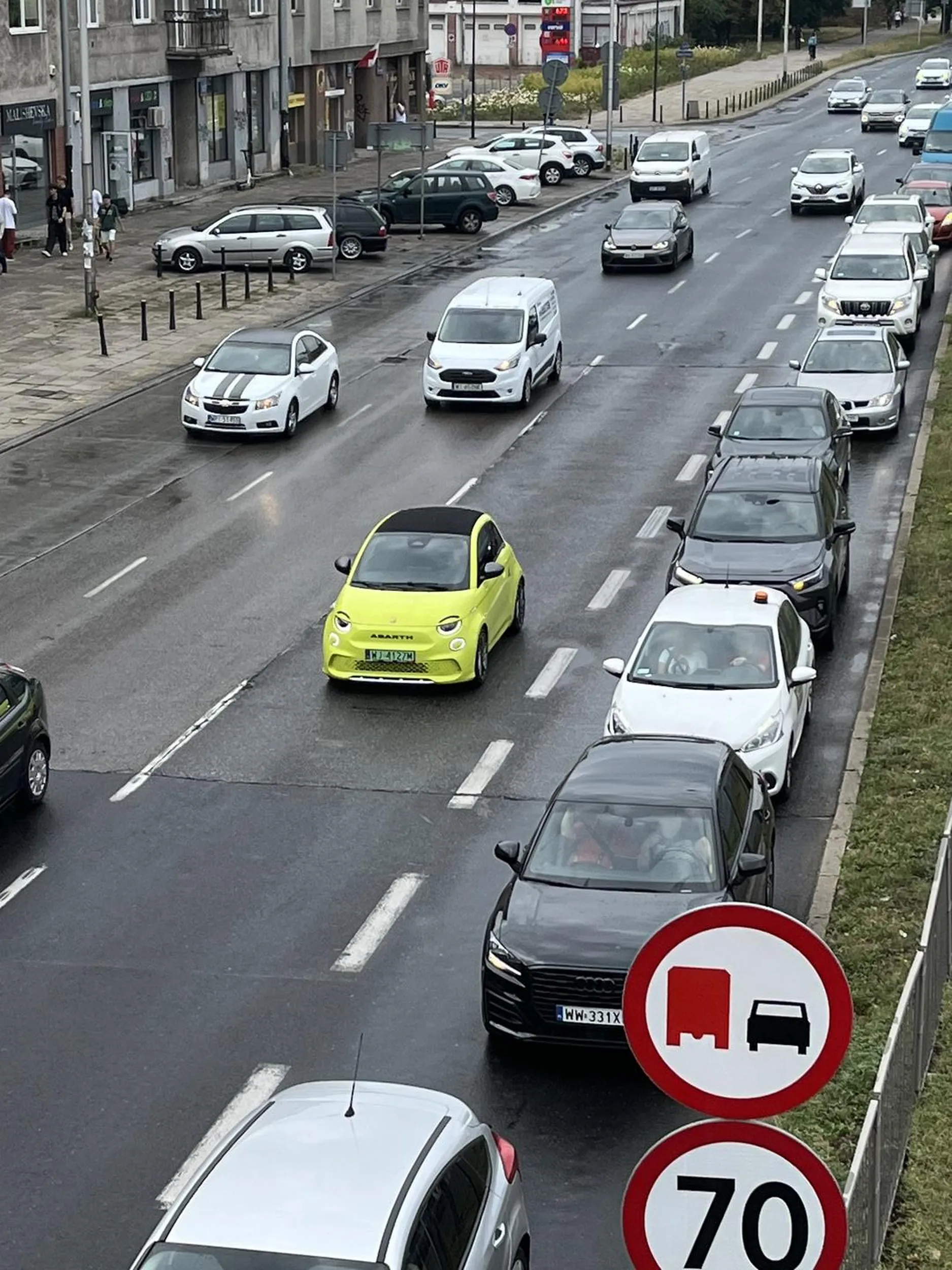 Zrobilem calkiem ladne zdjecie Twojego samochodu z farcikiem :)