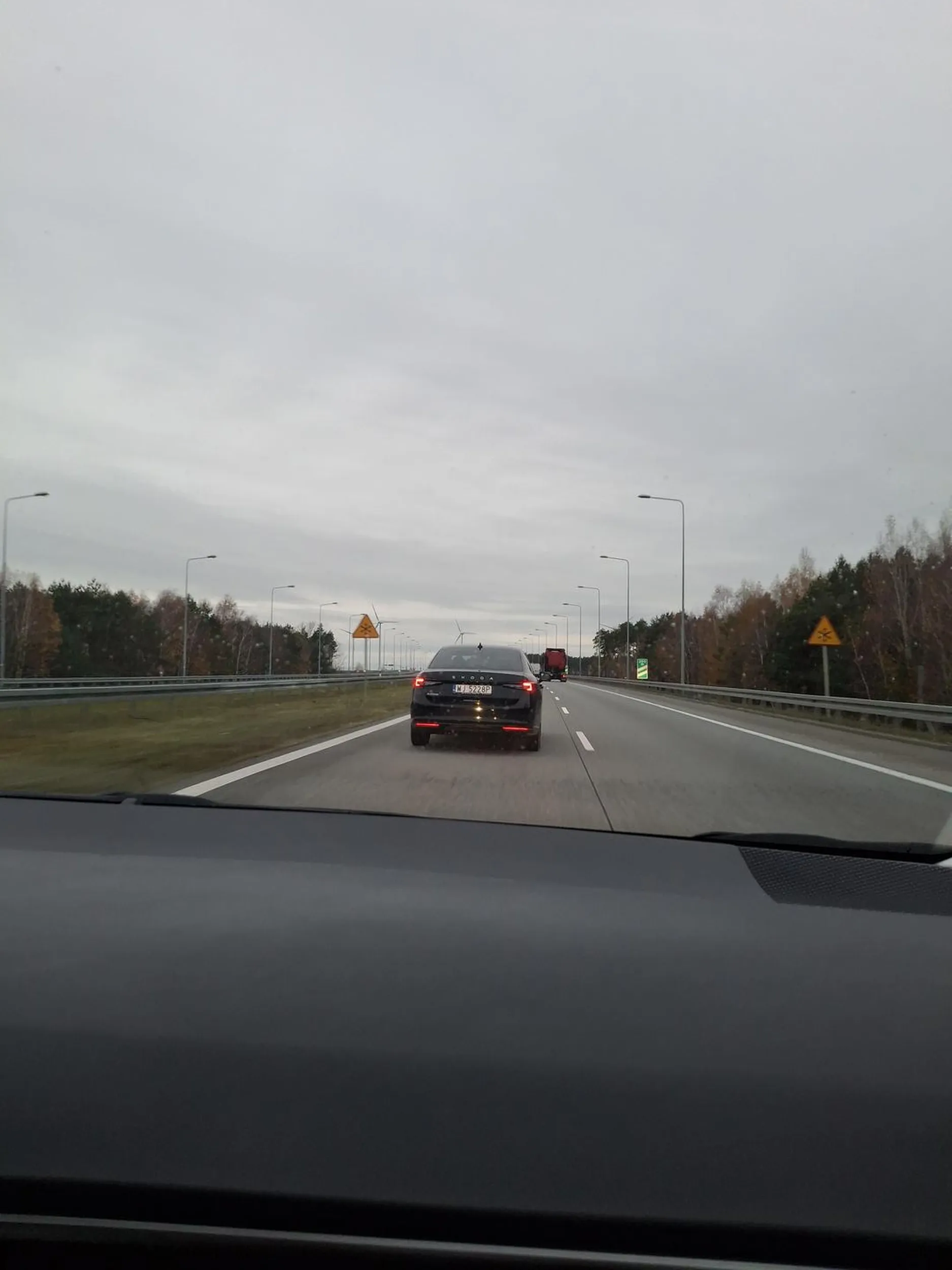 Król lewego pasa, bo przecież Warszawka ma swoje zasady drogowe w głowie...