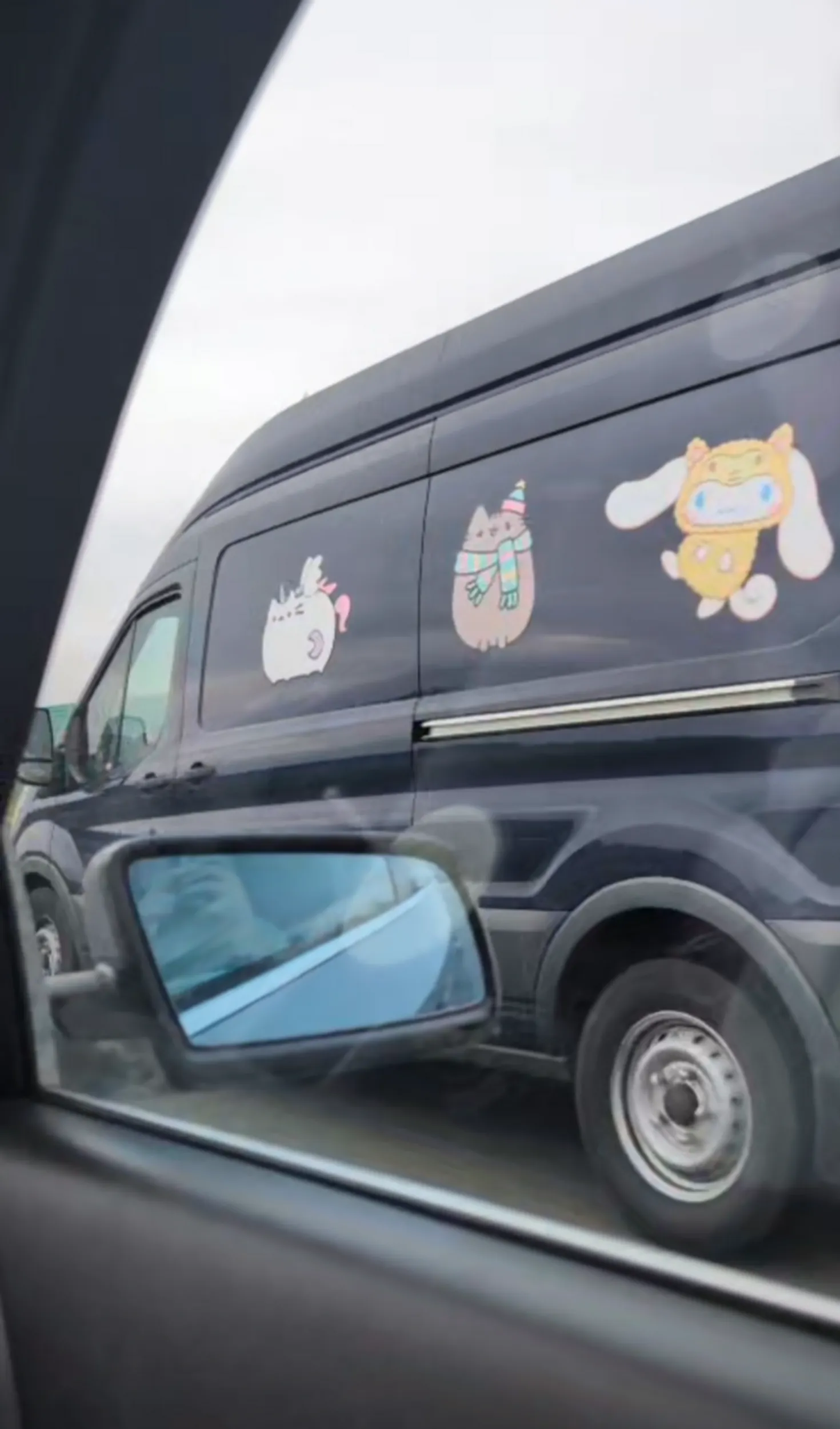 Zajebiste masz naklejki na busie! Mega urocze ☺️