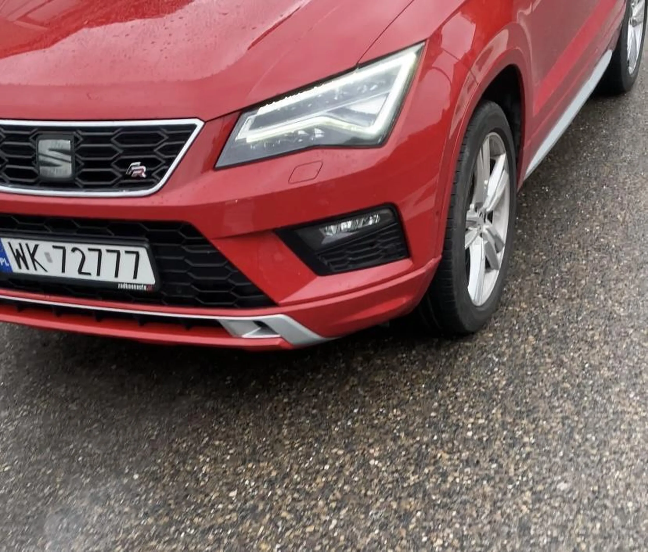 Uwaga na wyjątkowo agresywnego kierowcę. Najpierw "siedzi na zderzaku" bo Panu coś ewidentnie nie pasowało, wyprzedził mnie później "na żyletki" i próbował mnie agresywnie wyhamować na tyle że prawie jechałem w niego.