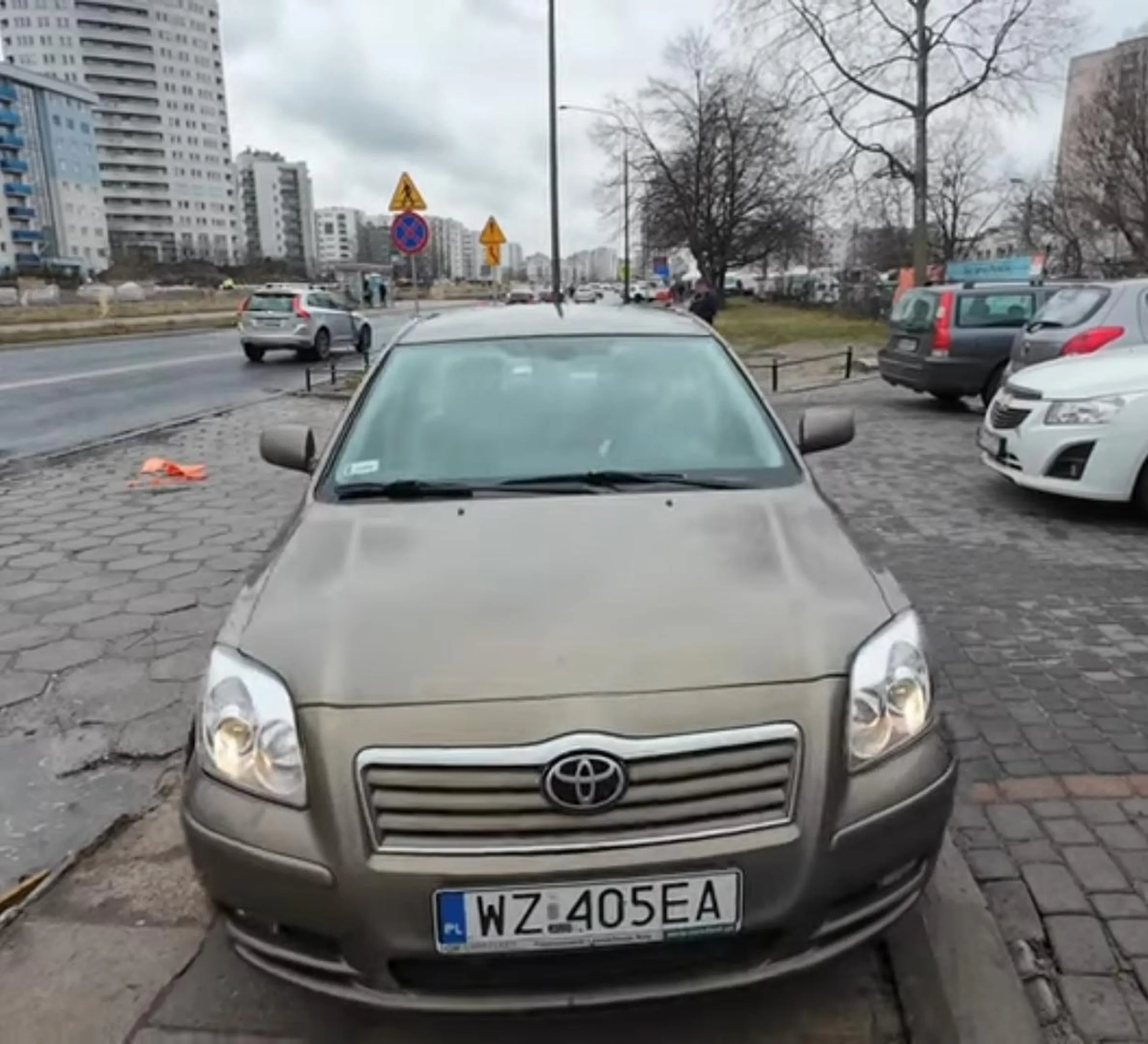 Zastawił wjazd do bramy, nie można wyjechać...