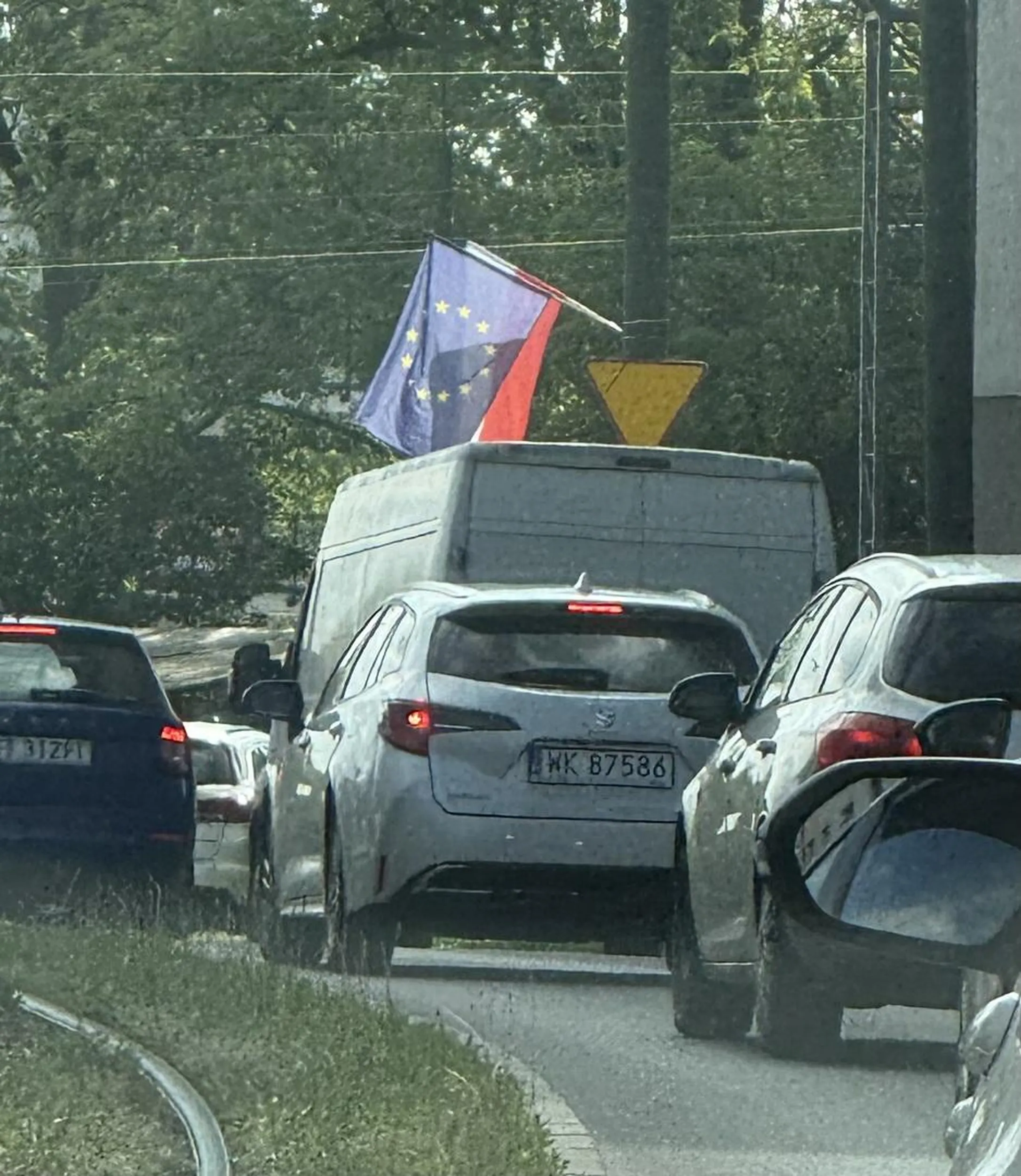 Jak nie potrafisz jeździć i wymuszasz pierwszeństwo to lepiej się na rower przesiądź a nie zapierda*asz firmówką