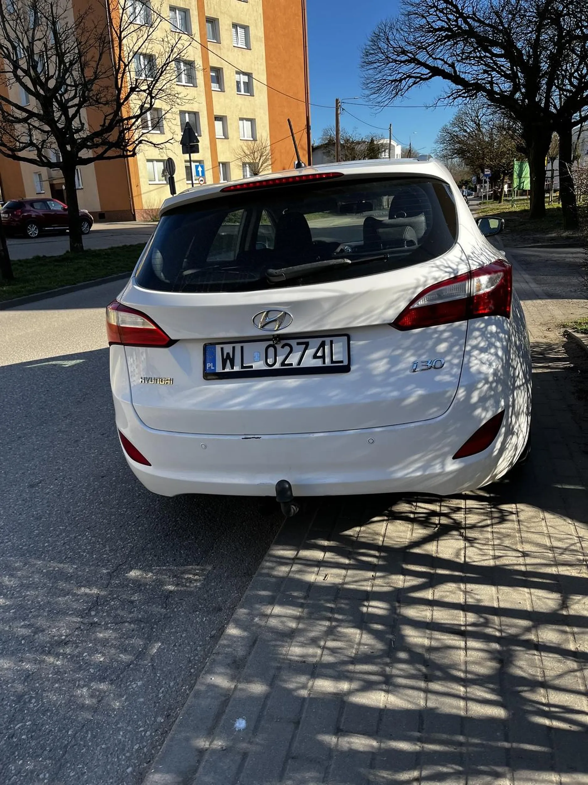 ładnie to tak na chodniku?