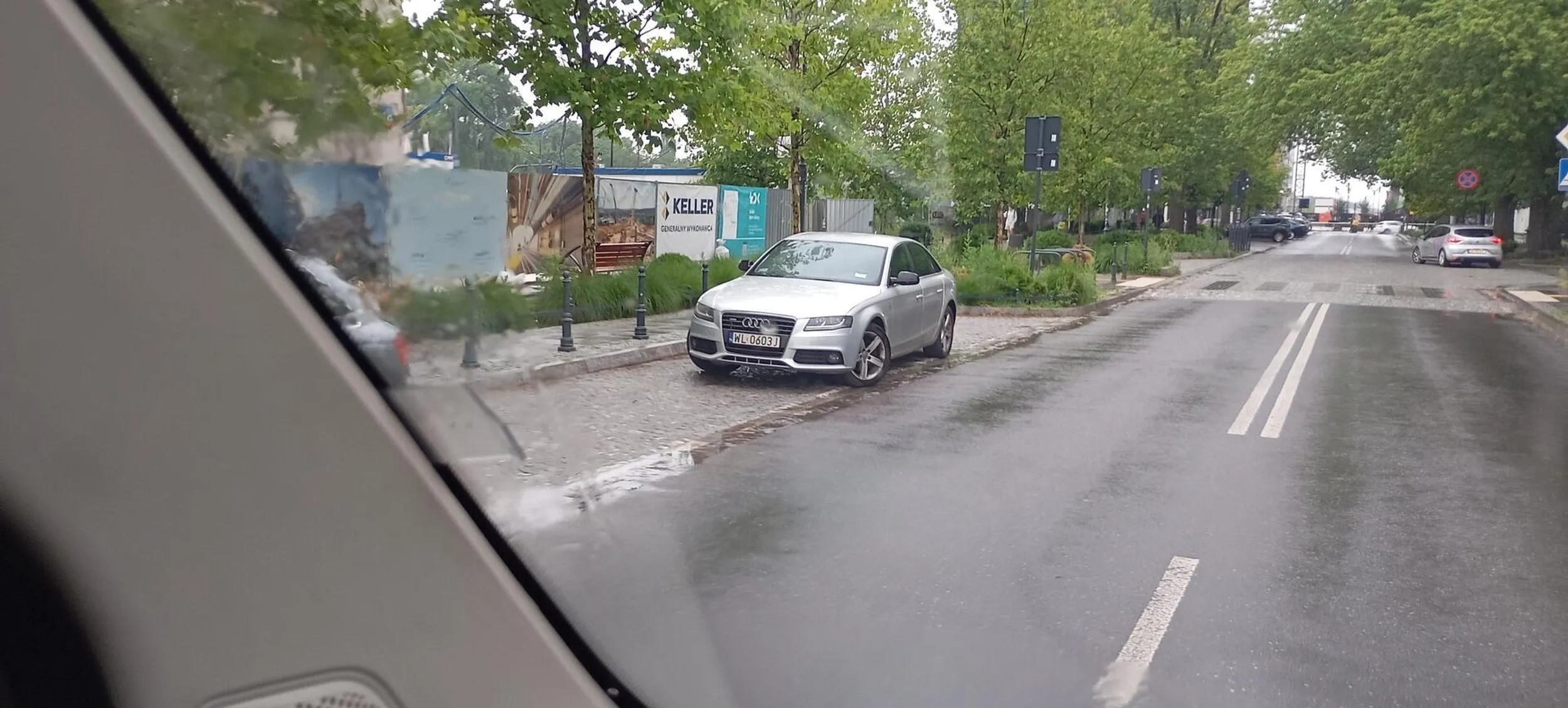 4 zera na kierownicy, piąte za kierownicą. Z cyklu są trzy miejsca, zajmę wszystkie. Prawo jazdy z chipsów to nawet przy takich możliwościach, nie ma mowy o poprawnym zaparkowaniu...