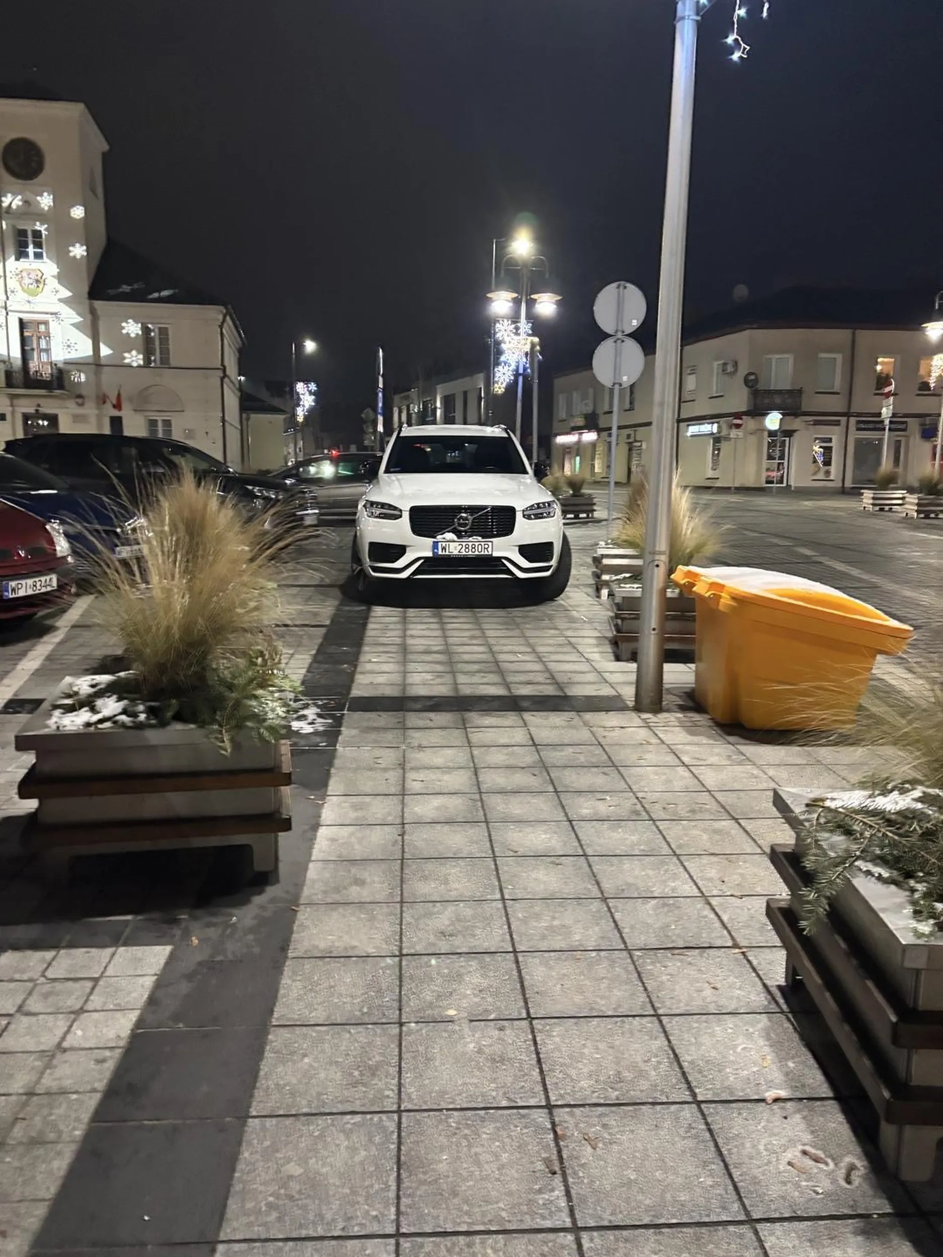 Jeleń parkingowy, ciężko mi ruszyć tyłek 200 metrów więc stanę na samym środku chodnika