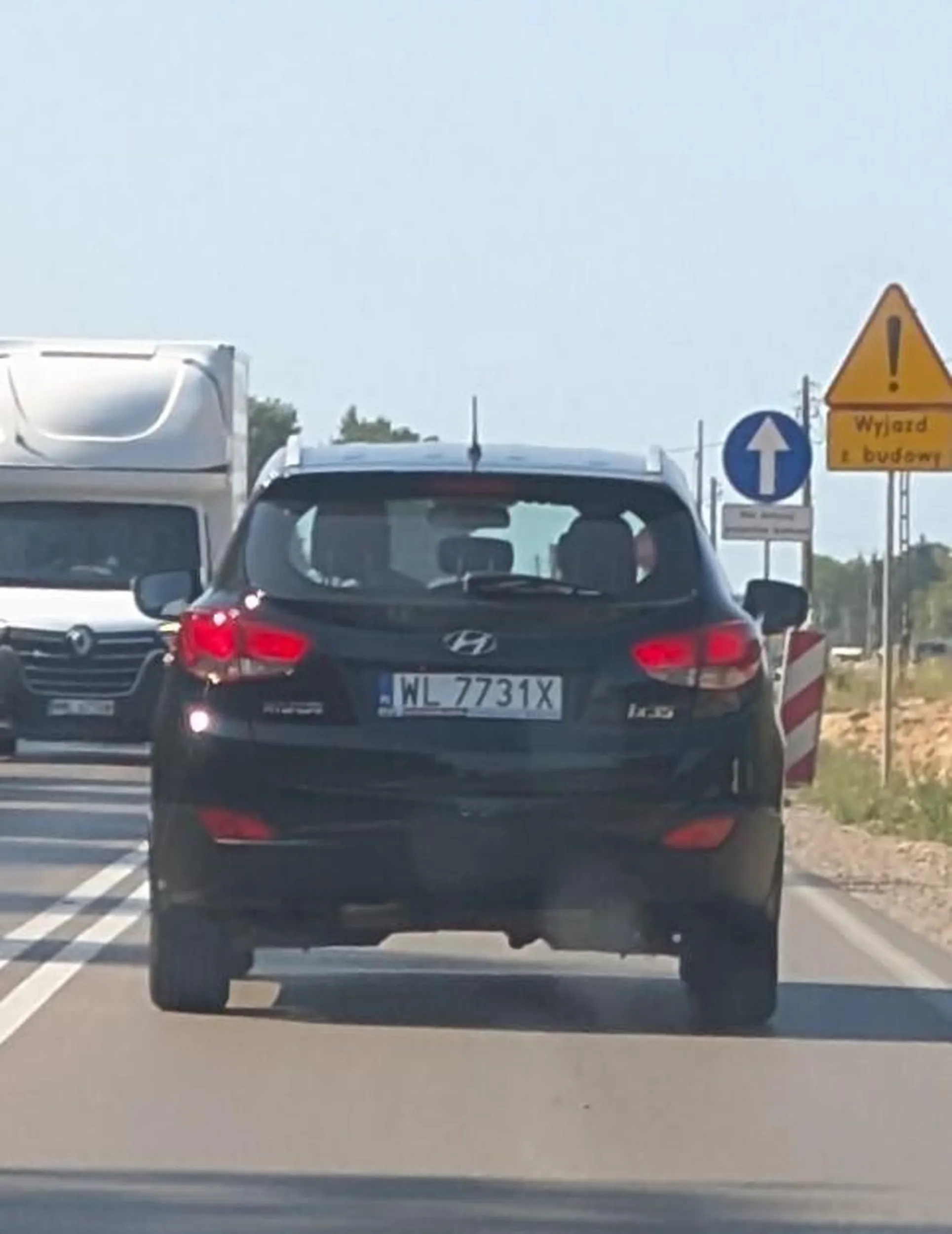 Nie używa kierunkowskazów