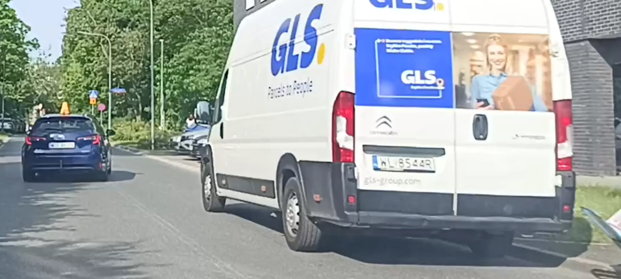 Nielegalne parkowanie na zakazie zatrzymywania się i postoju